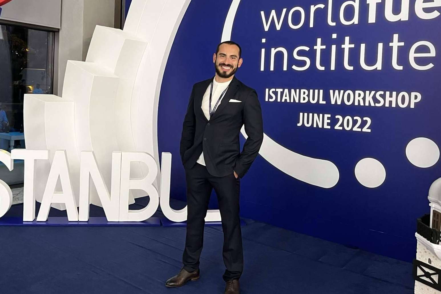 Dr. Bern lleva su técnica de FUE - DHI a distintas partes de Latinoamérica y Europa