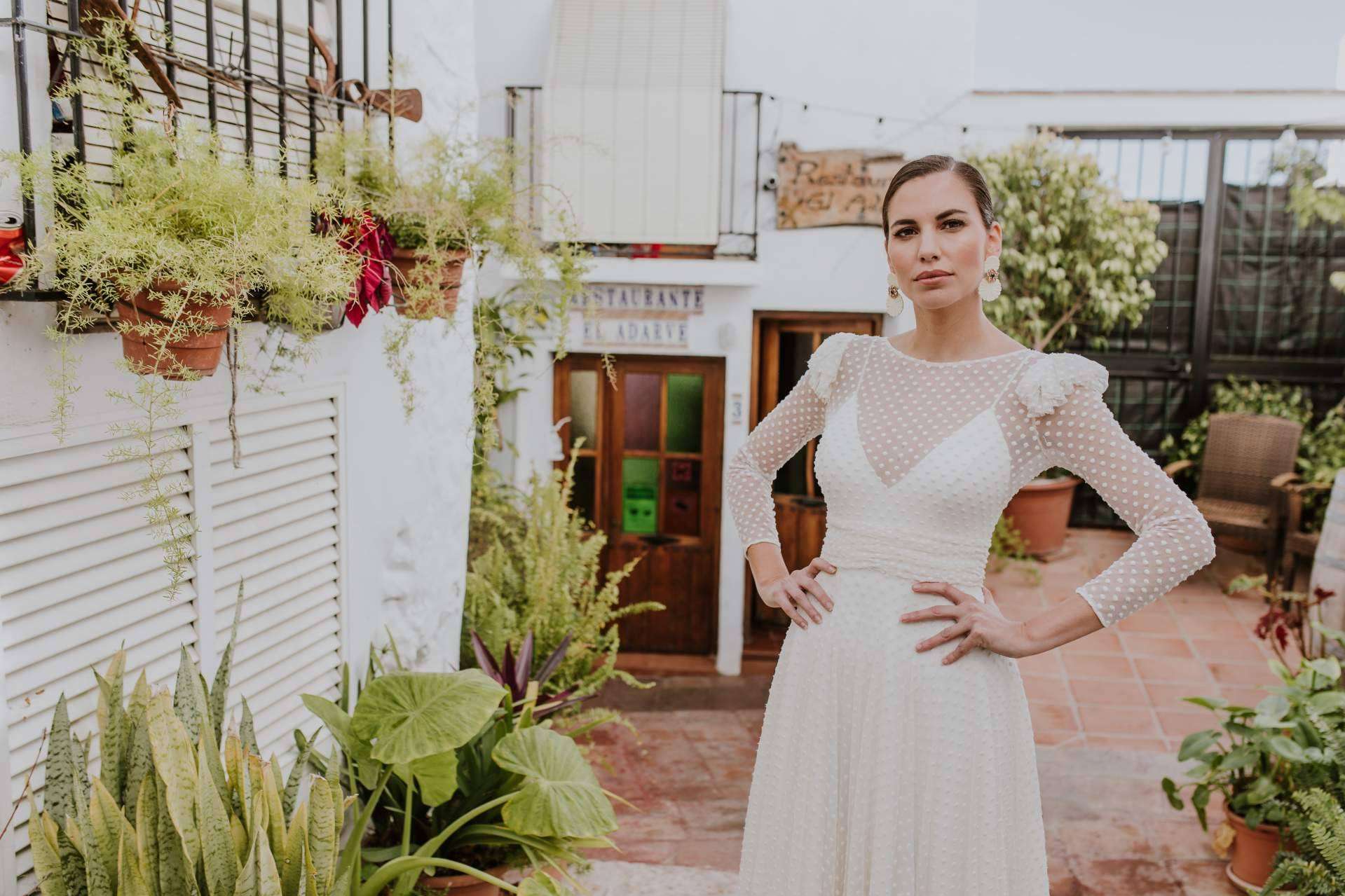 Silvia Fernández personaliza vestidos de novia