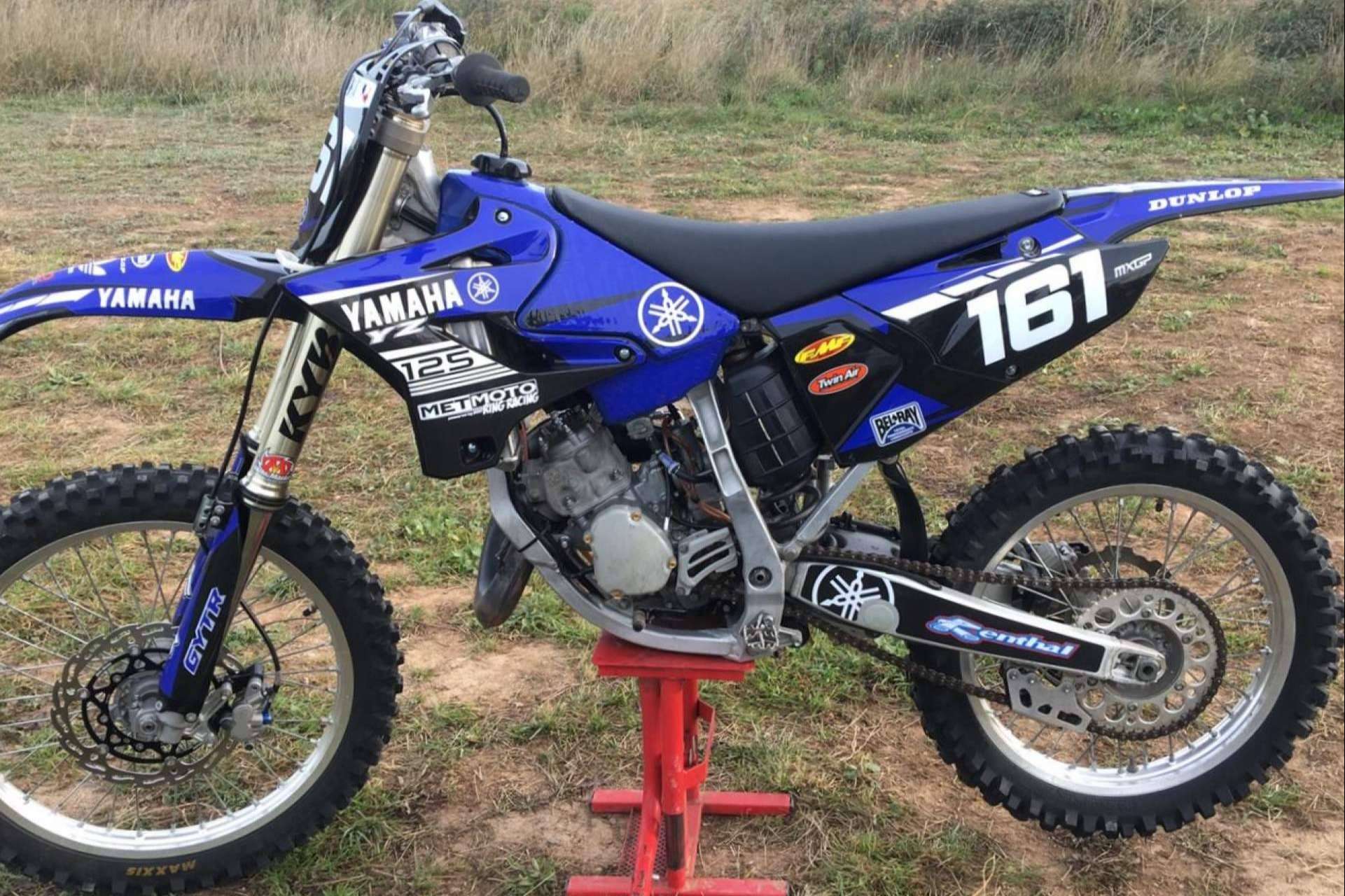 Plásticos y adhesivos para motos offroad, en ADHESIVOSEMBARRADOS