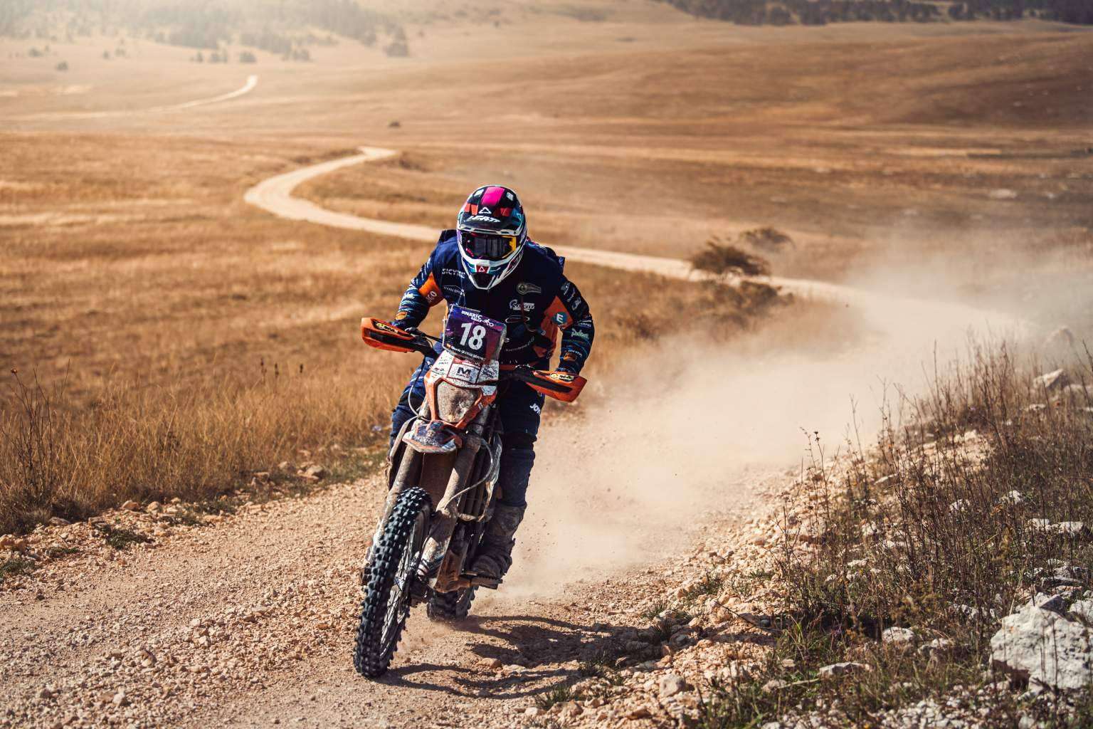 Ropa deportiva off road personalizada, de la mano de ADHESIVOSEMBARRADOS