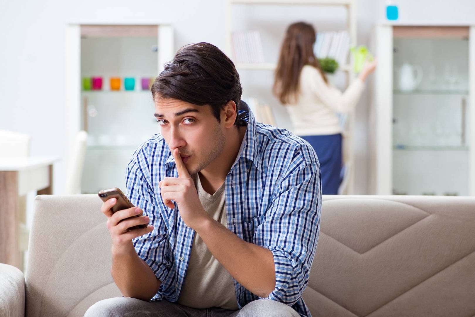 Resolver dudas en una relación de pareja a través del rastreador para móviles Spyphone