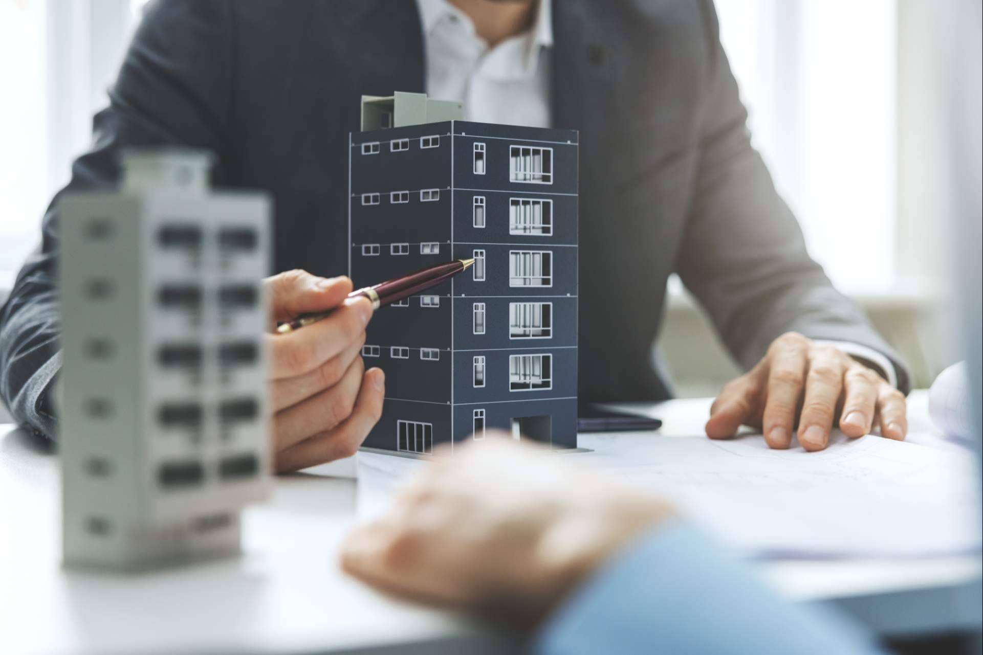 La importancia de contratar a un asesor experto en el sector inmobiliario para vender un inmueble