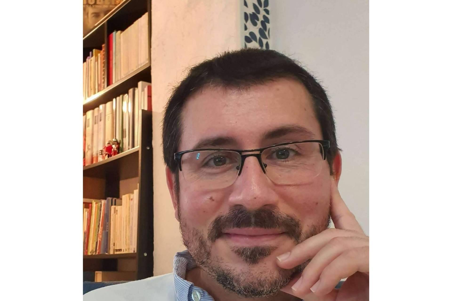 El primer tetrarca, la primera novela del escritor y poeta Gregorio Muelas, se mantiene como uno de los libros más vendidos en la categoría de novela histórica en El Corte Inglés