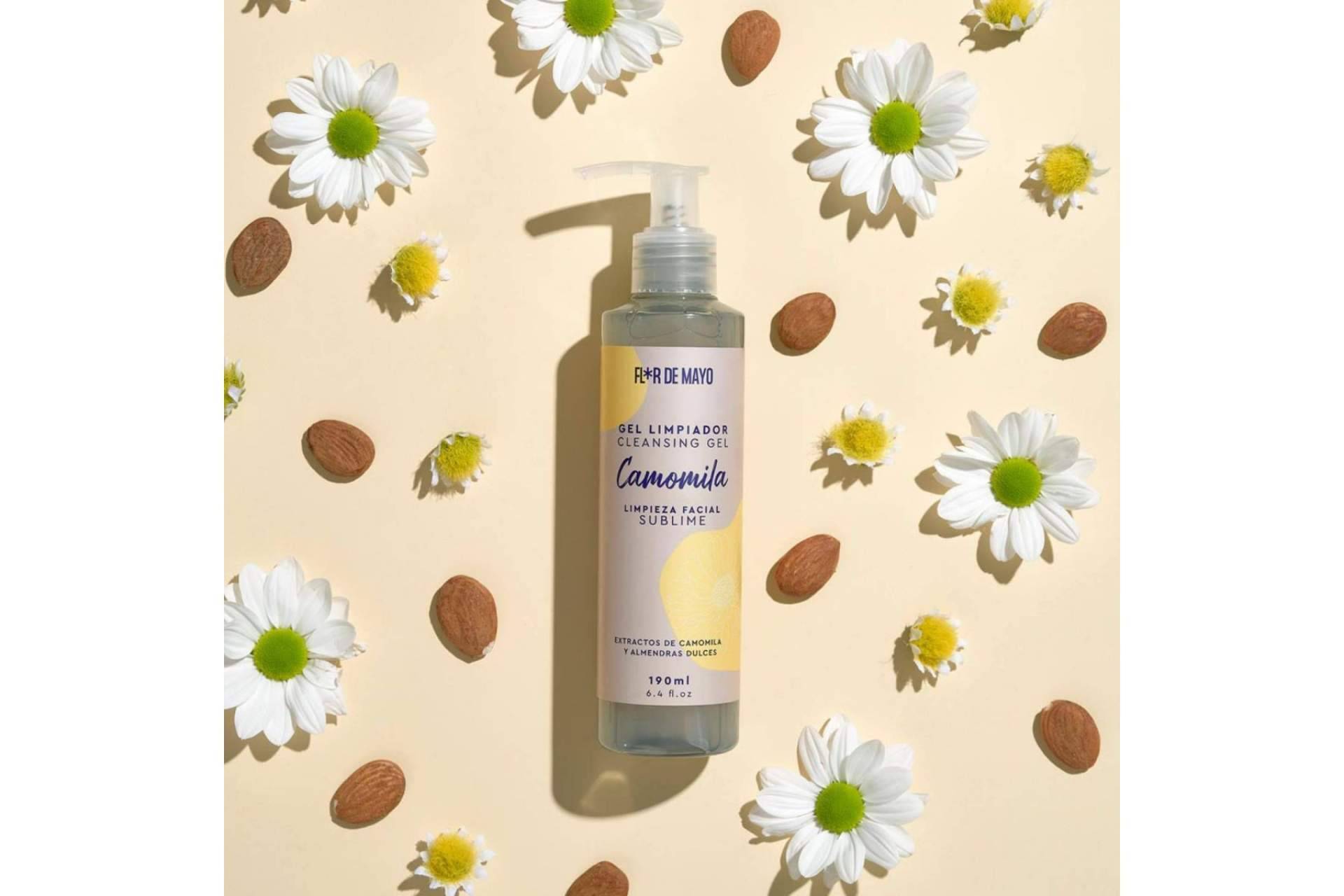 Flor de Mayo dispone de productos de camomila para unirse a la Doble Limpieza y cuidar a fondo la piel
