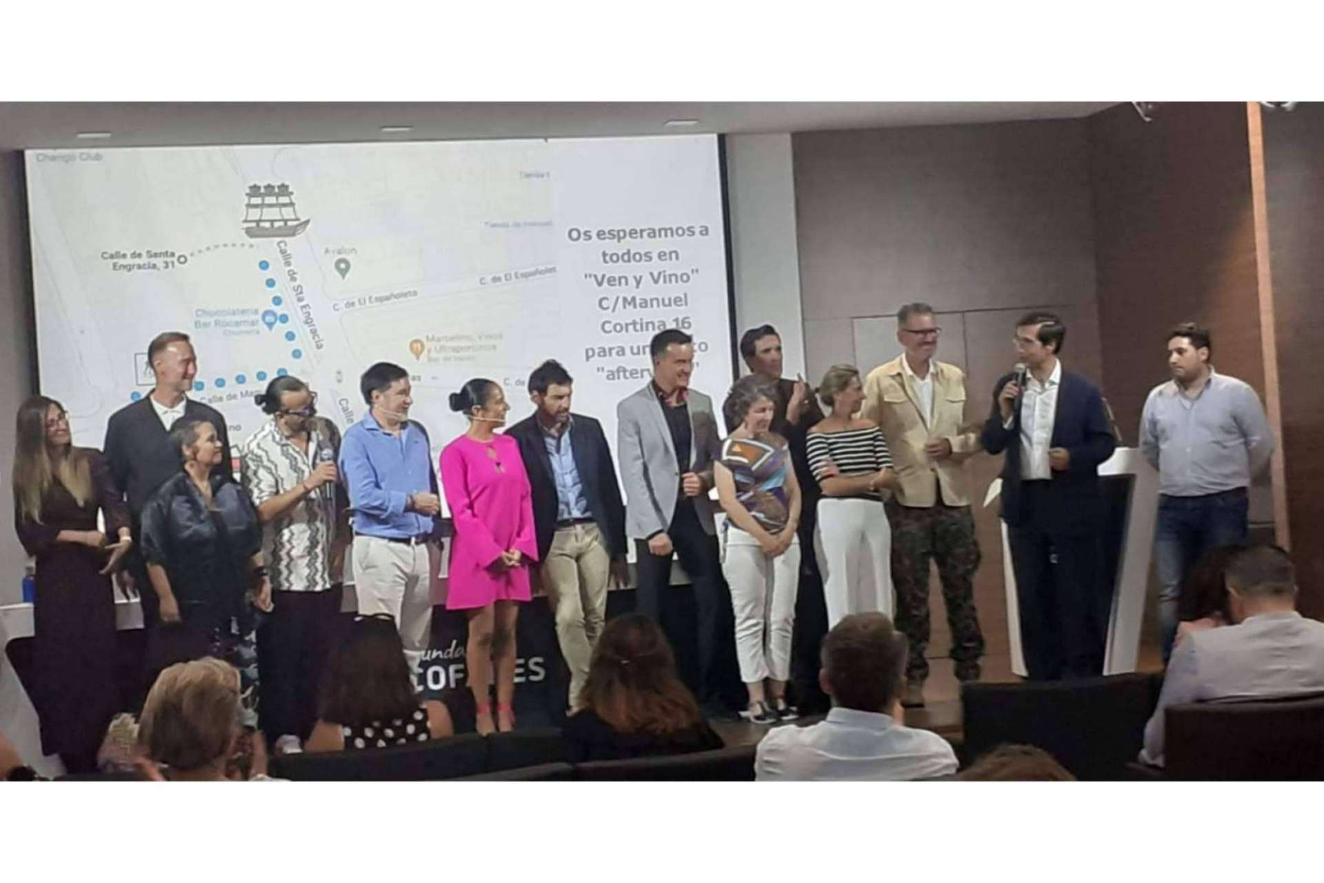 La presentación solidaria del libro de Helpers Speakers, apoyada por 20 grandes conferenciantes