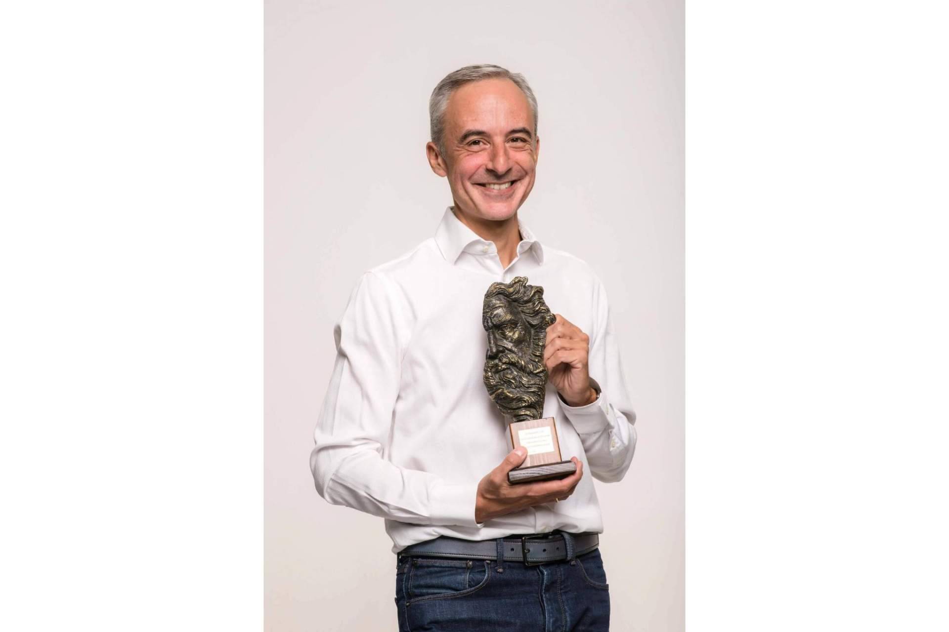 El fundador de Estandarte.com, Jorge Segado, recibe el Premio Amanecer de Periodismo