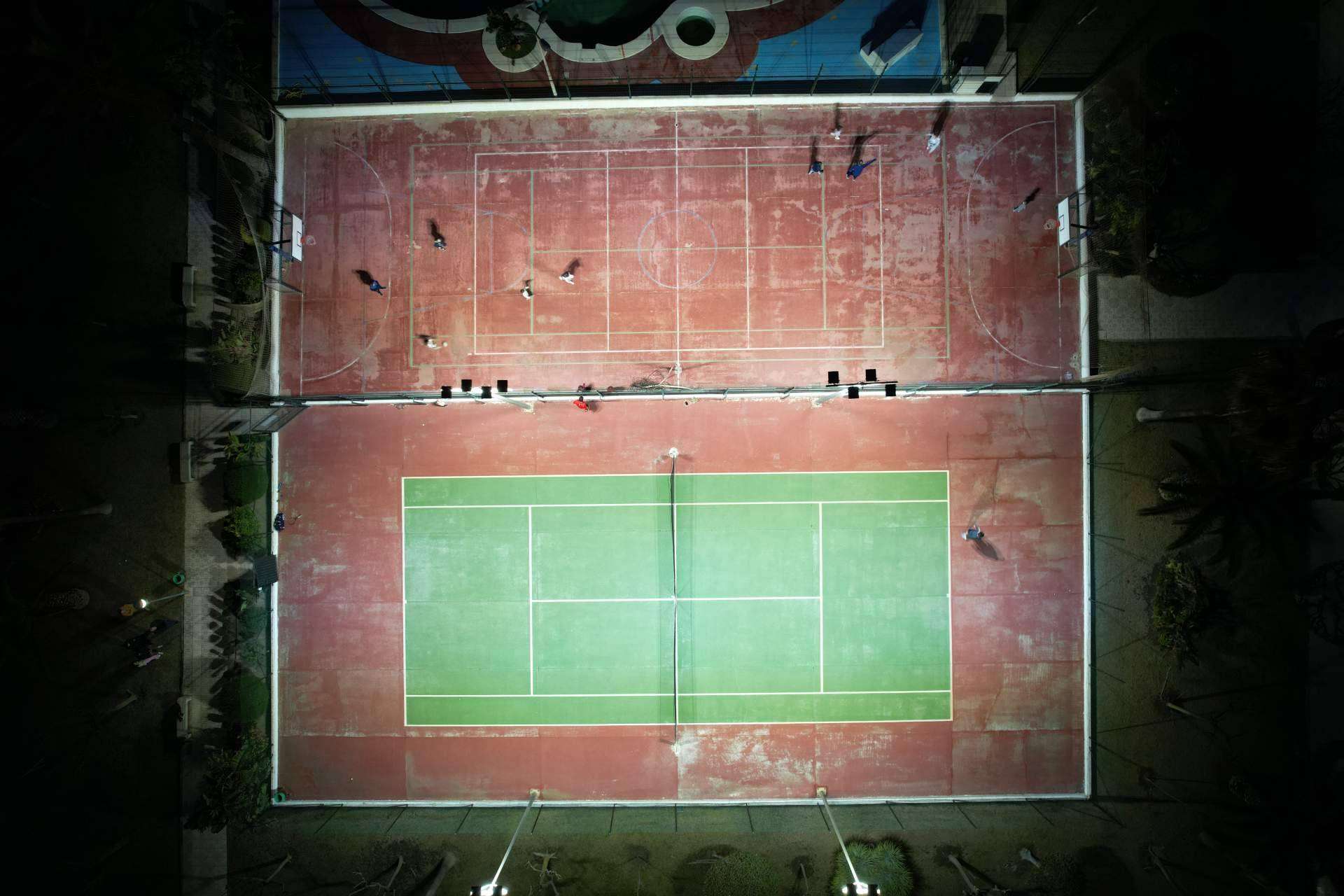 Variedad y calidad en focos LED para tenis en Óptima LED
