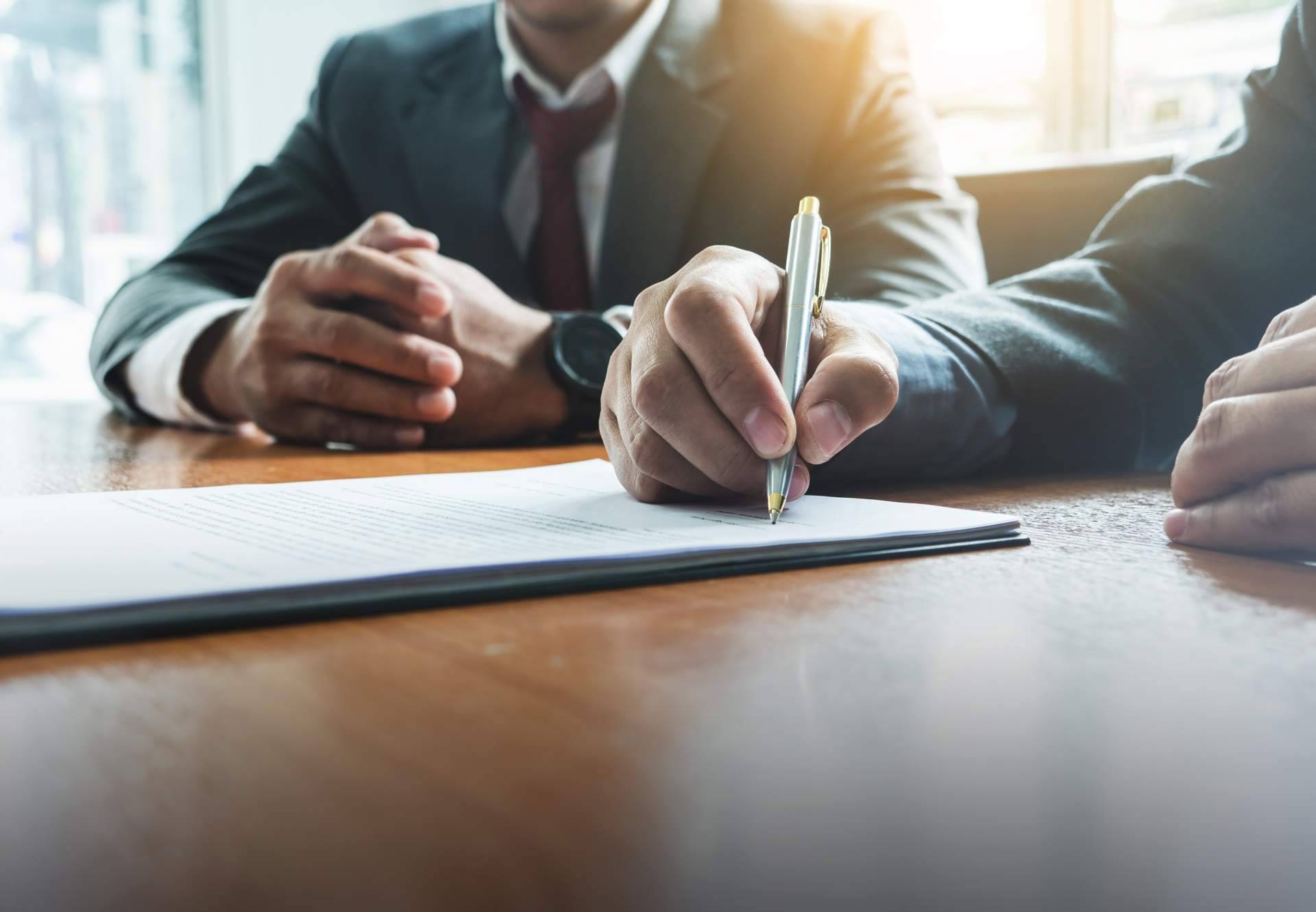 Bazán Abogados sobre la diferencia entre una condición suspensiva y una resolutoria en un contrato