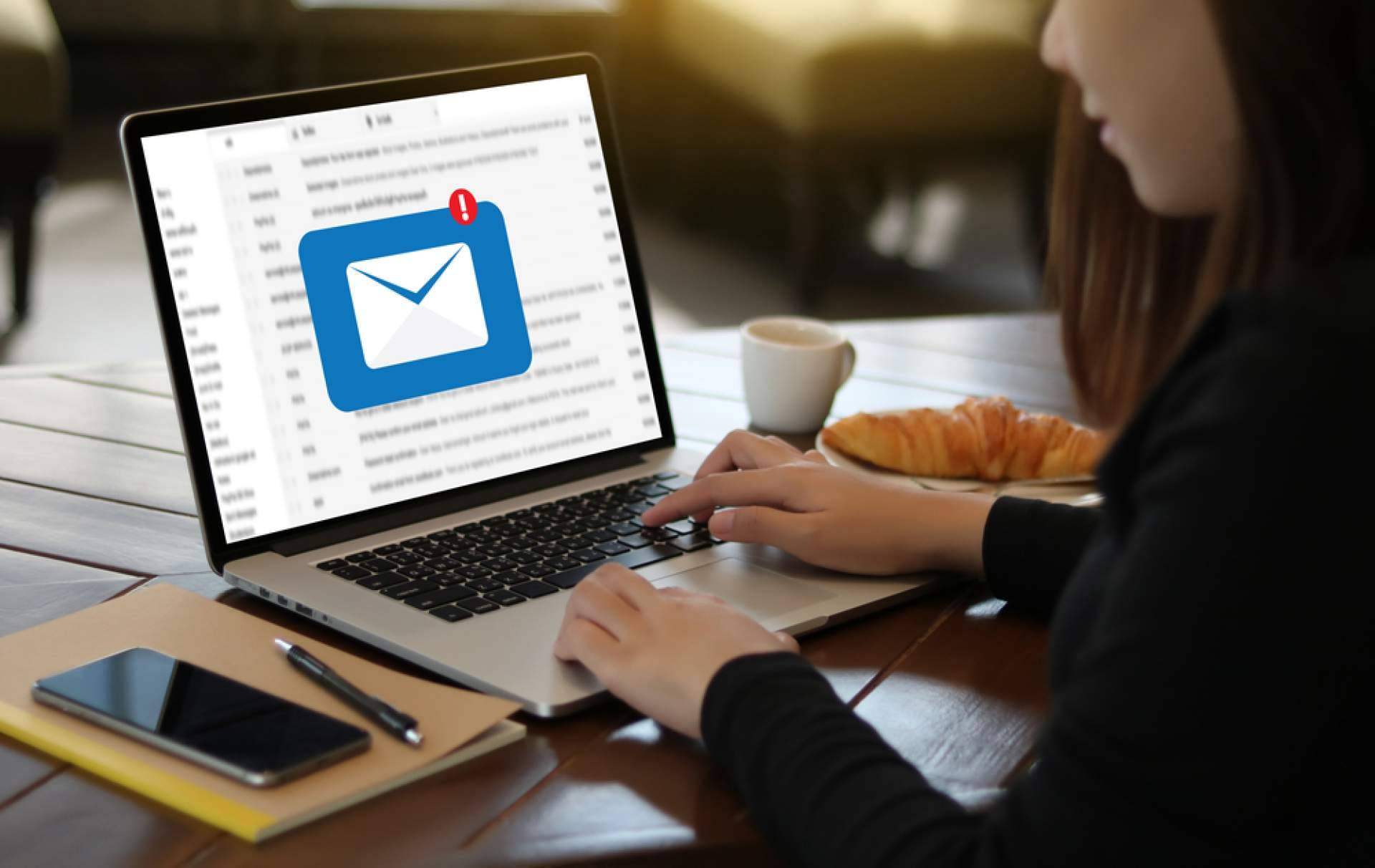 Estrategias de email marketing, con Innovadeluxe
