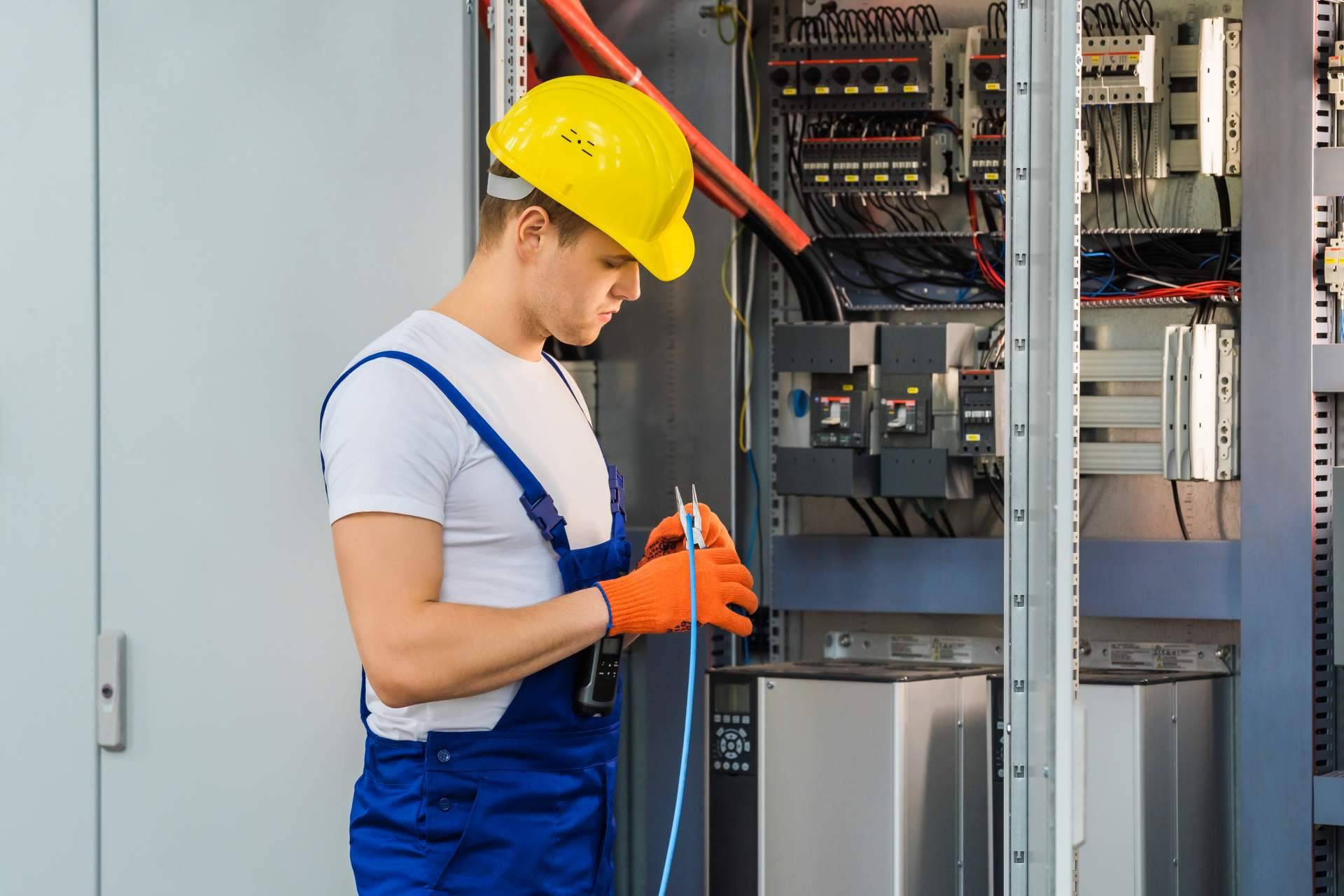 Electricistas Benalmádena 24h en la compañía Soluciones González