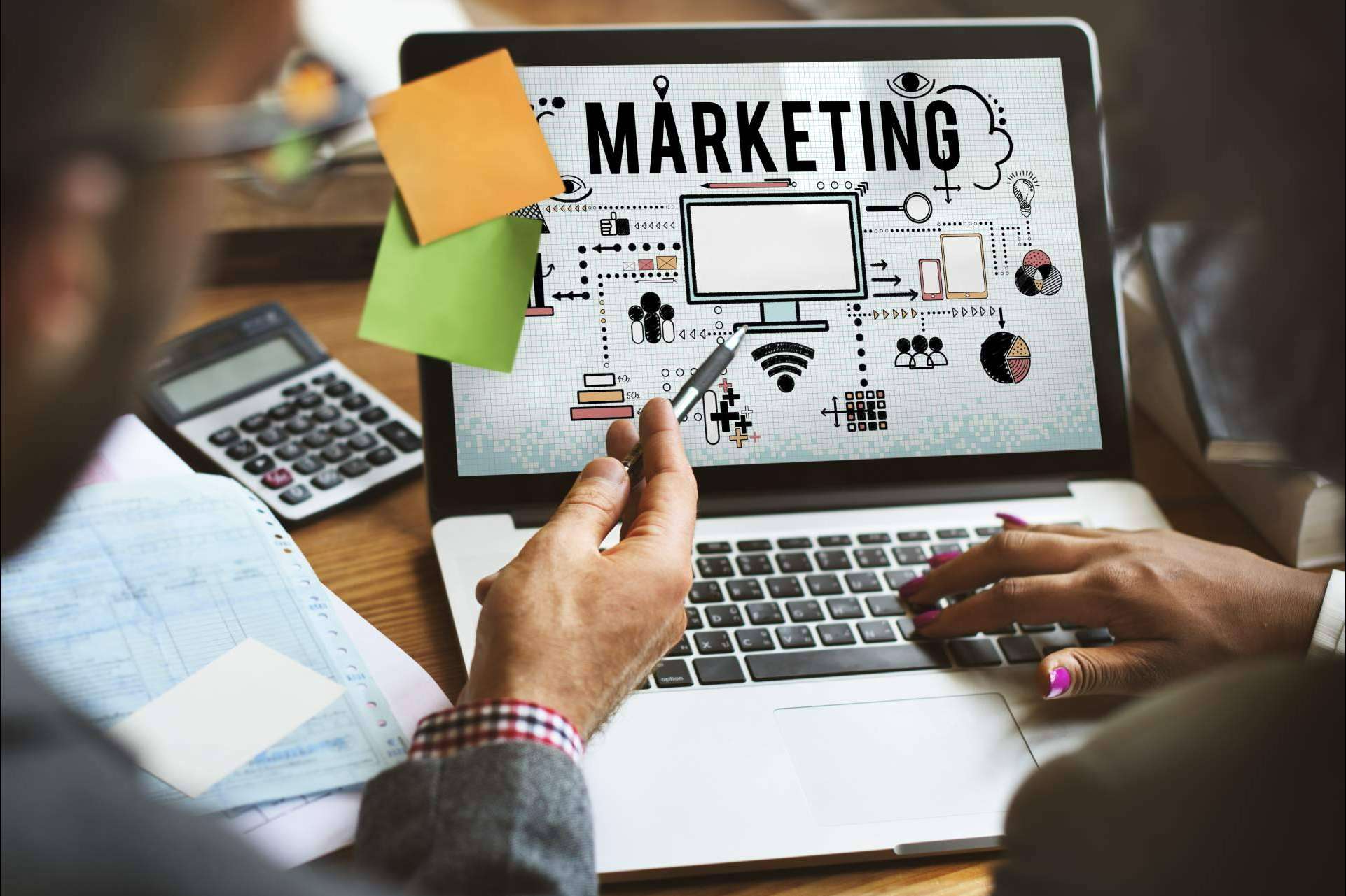 ¿Cómo ayuda a vender la publicidad en empresas?