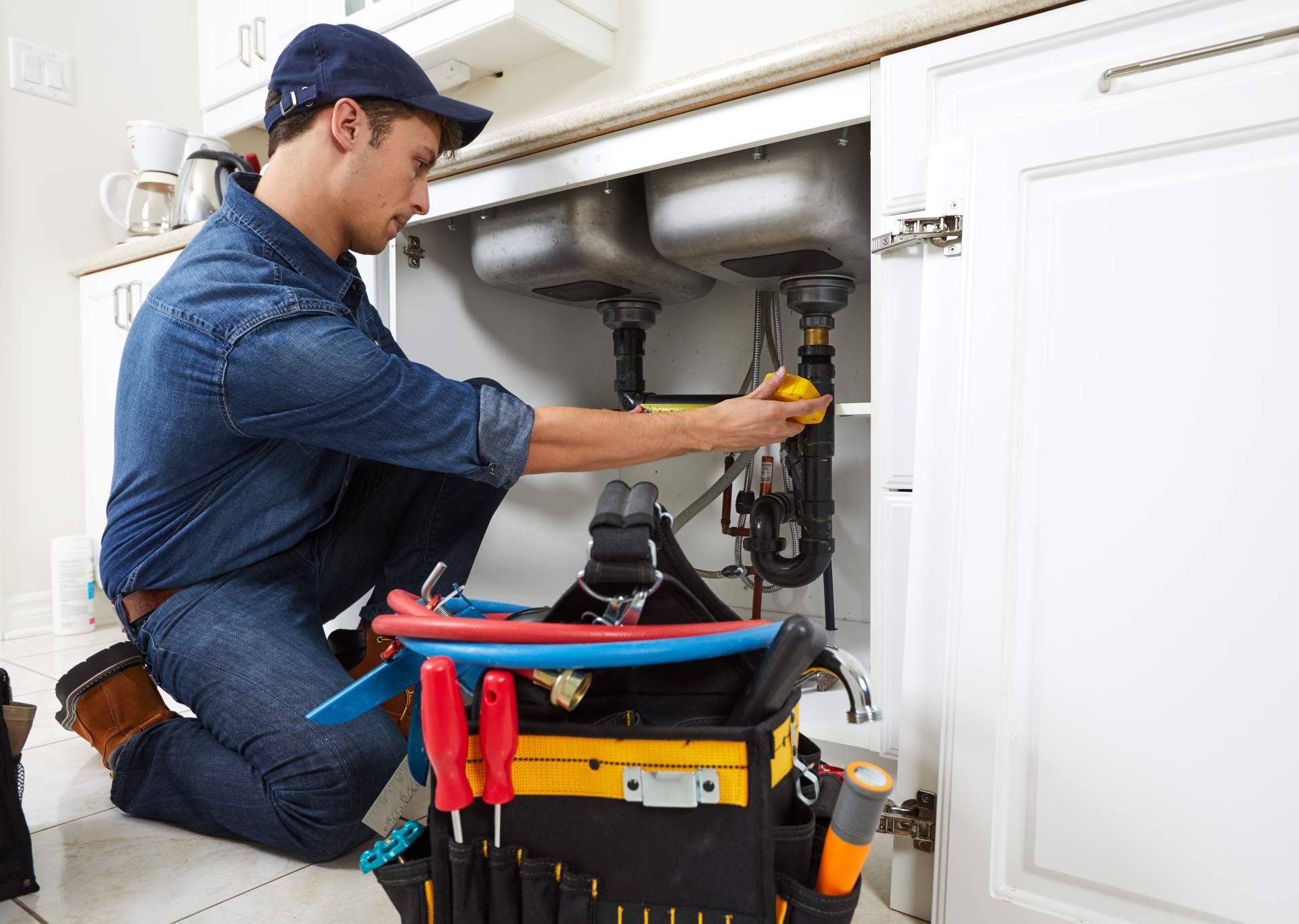 Contratar fontaneros en Marbella 24h con los servicios de Soluciones González