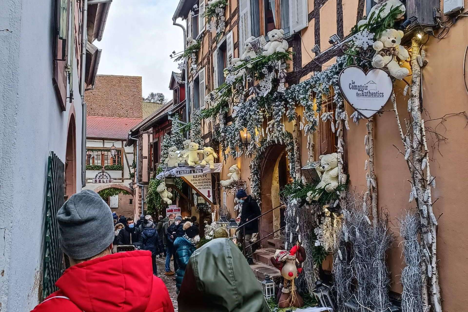 Los turistas españoles disfrutan con la tenencia de visitar mercados navideños