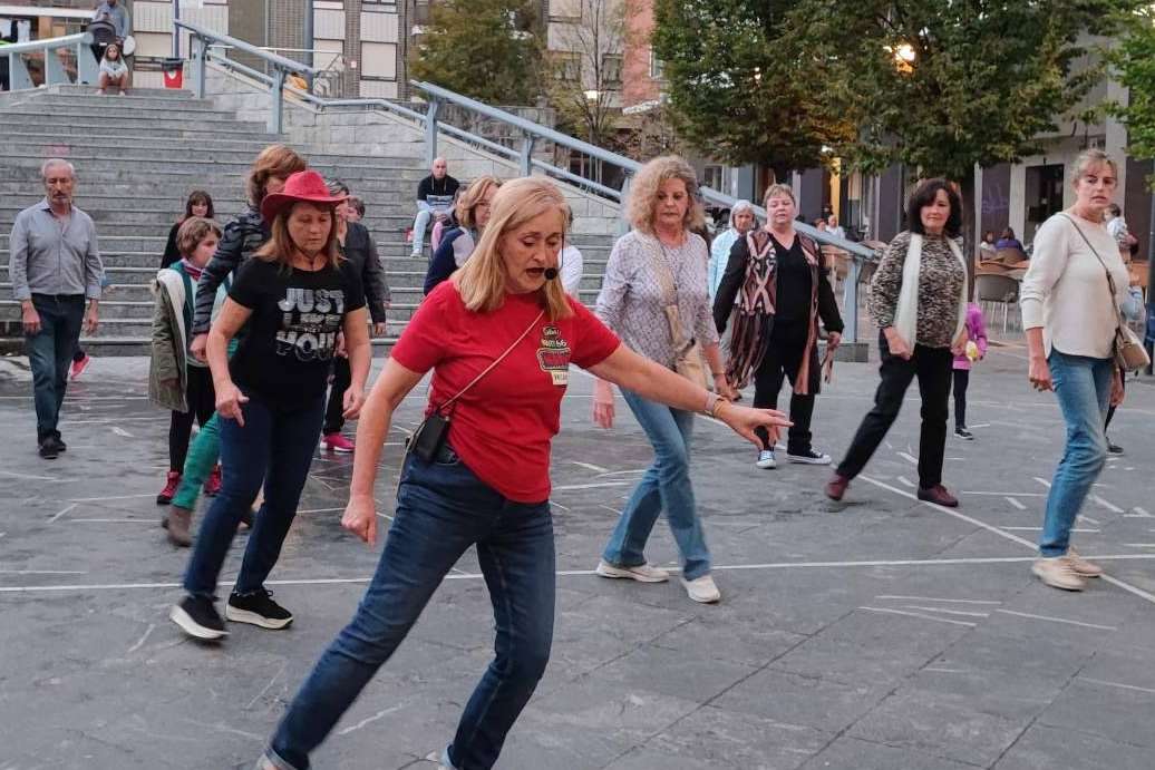 Asociación de Bailes de Salón Dance GM imparte los grados de evolución deportiva Line Dance