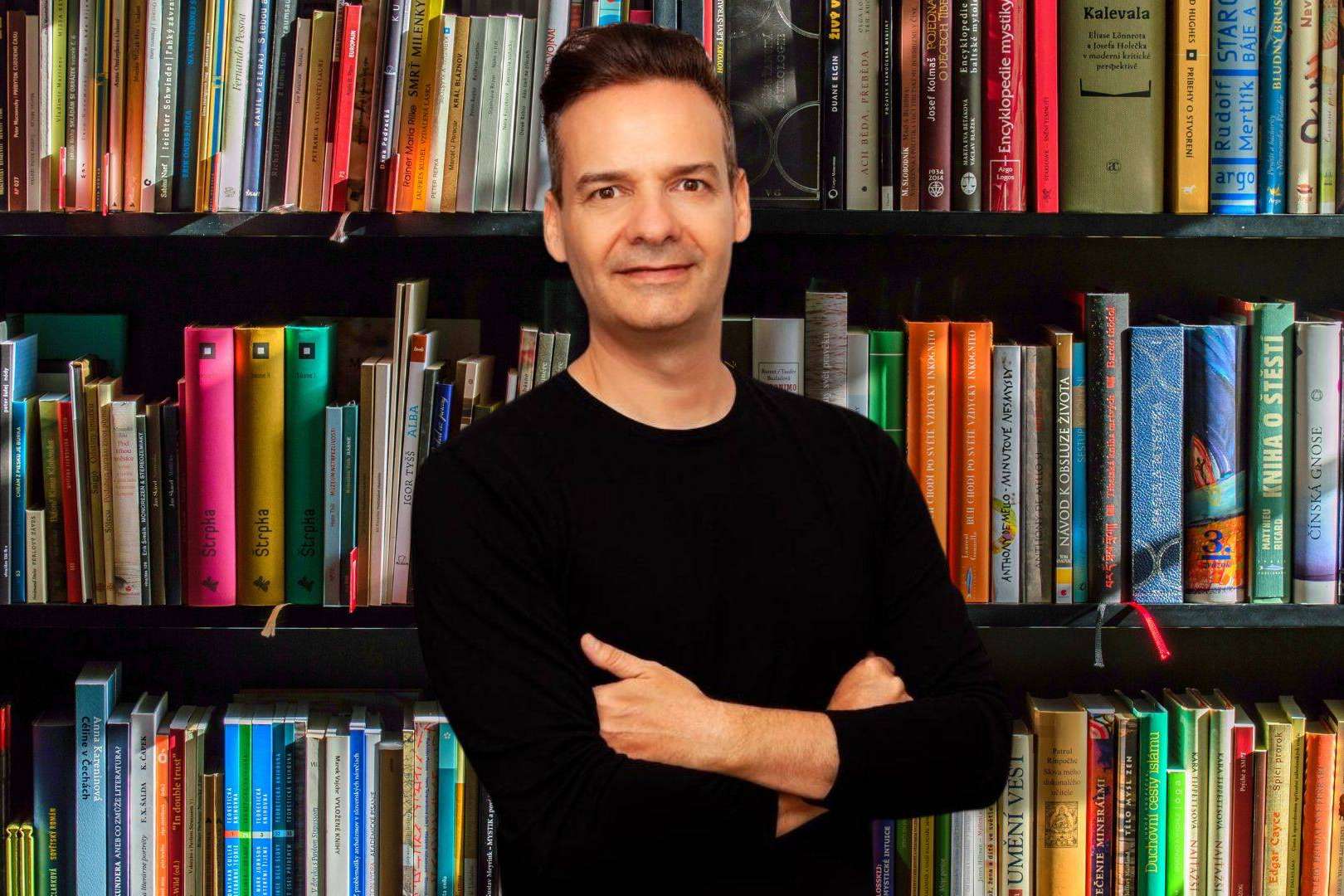 Valen Bailon logra, en solo dos años, que su nuevo sello literario, Emprenbooks, compita con algunas de las mejores editoriales del mundo
