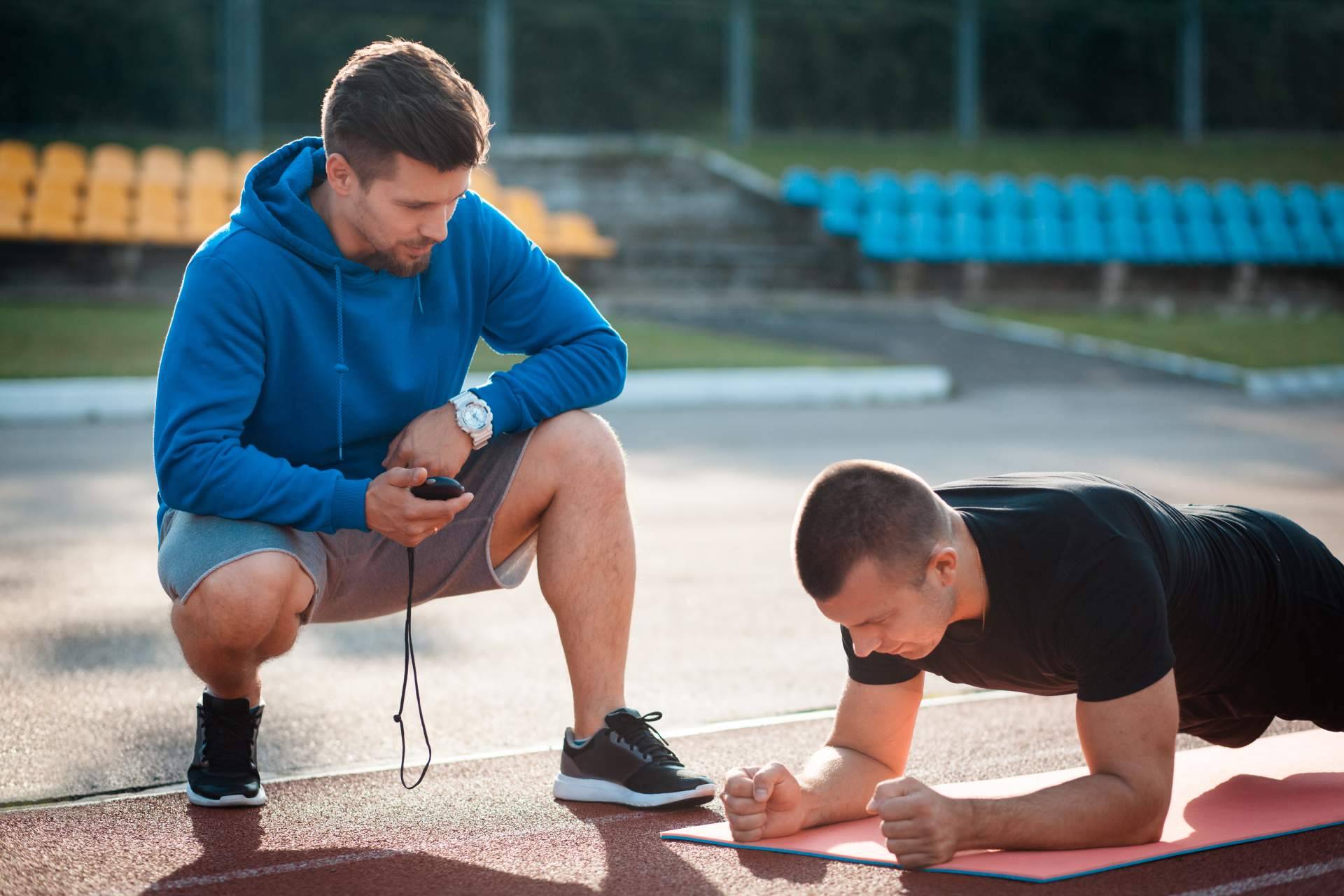 Las formaciones que ofrece CursosyPostgrados.com para ser entrenador personal