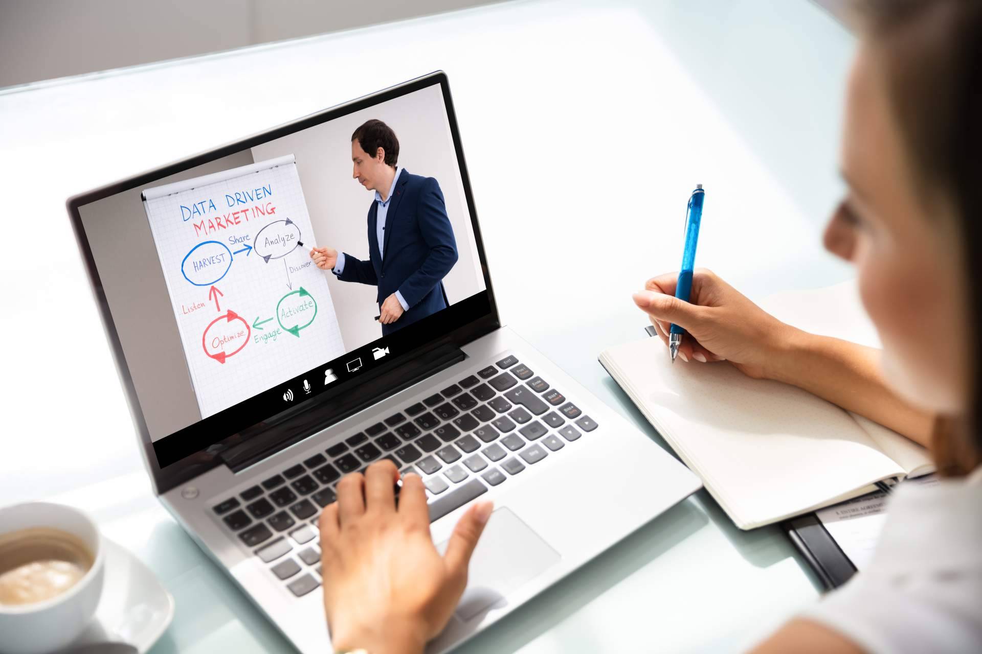 ¿Qué ventajas ofrece la aplicación de Servicios Profesionales Online?