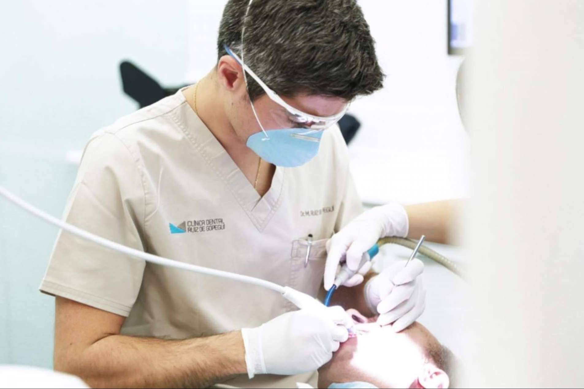 La Clínica Dental Ruiz de Gopegui incluye el tratamiento de injerto de encías entre sus especialidades