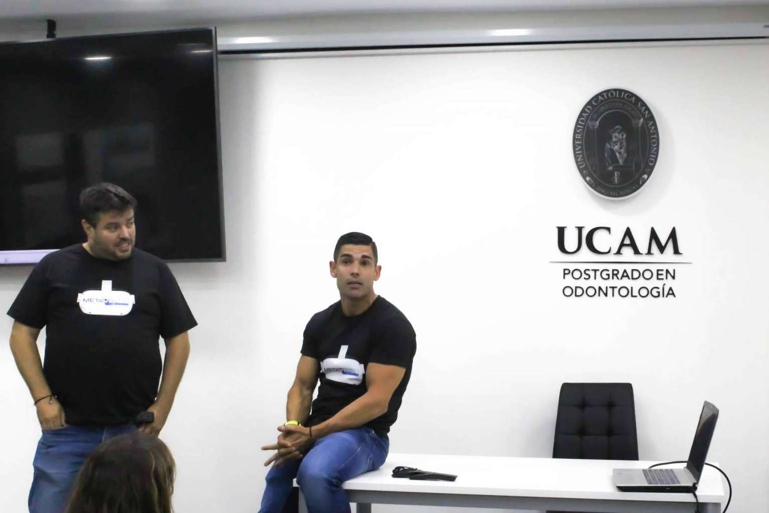 ¿Qué servicios ofrece el grupo clínico odontológico Cleardent Metaverse?