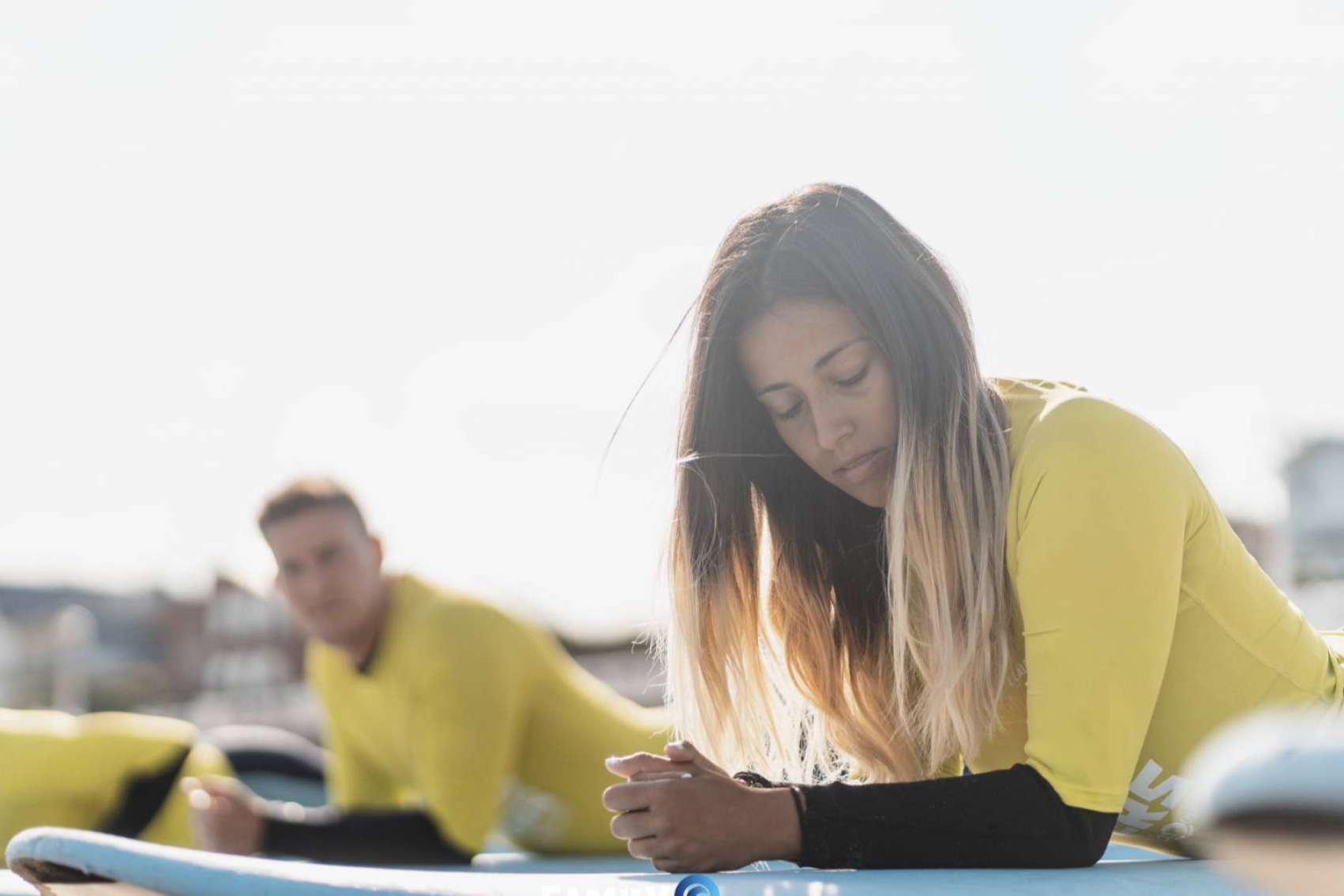 Los vuelos a Salinas permiten a los amantes del surf disfrutar de todo lo que ofrece Family Surfers - Surfcamp Las Dunas