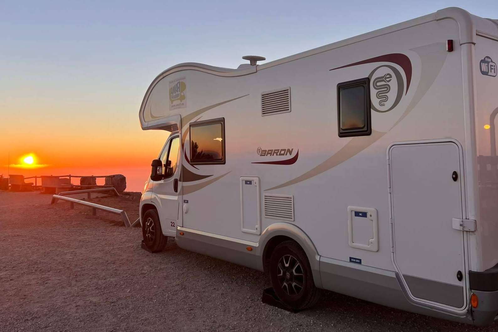 Amafi Caravaning alquila varios modelos de autocaravanas a un precio económico con todo incluido