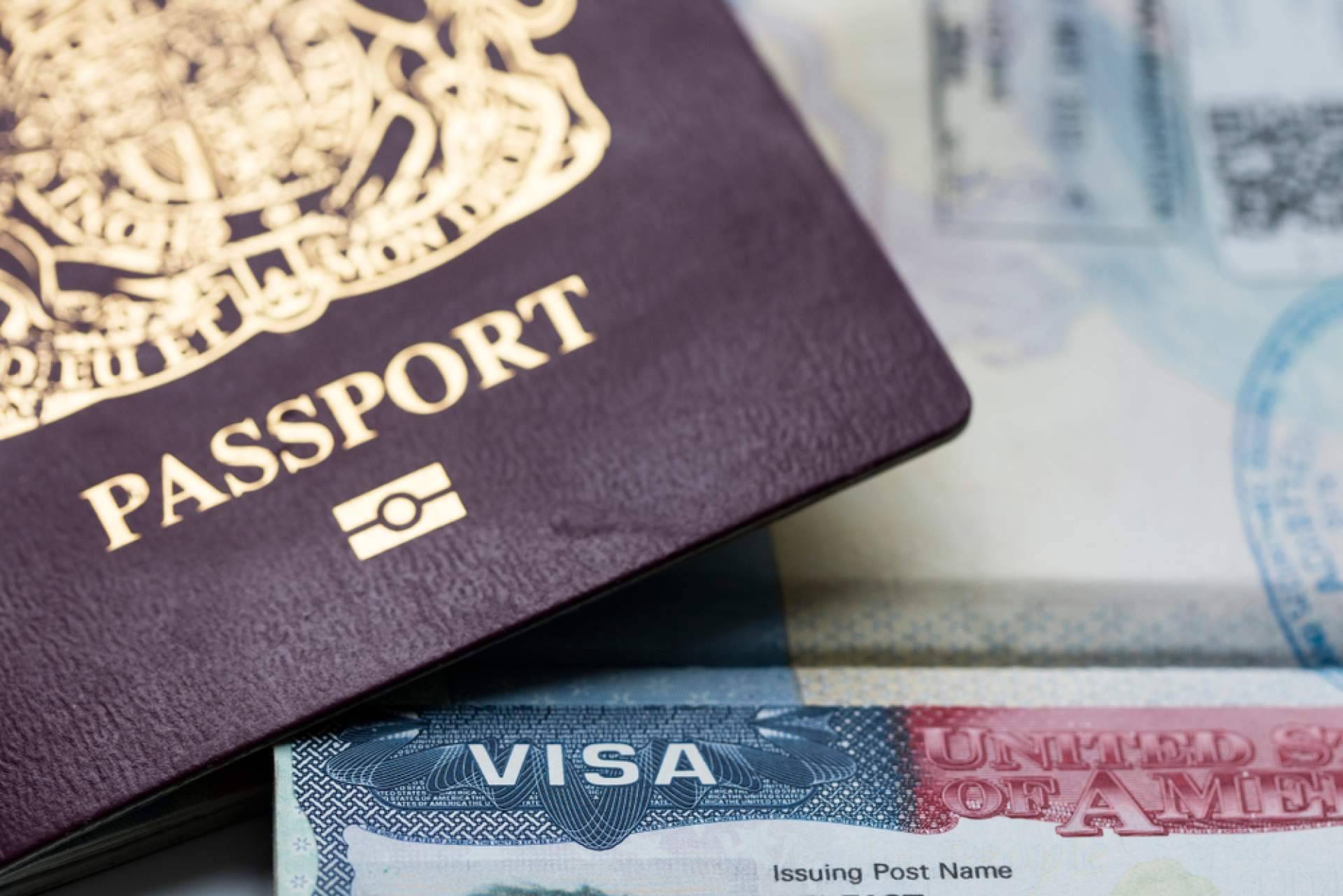 ¿Se pueden conseguir papeles a través de un hijo nacido en España?