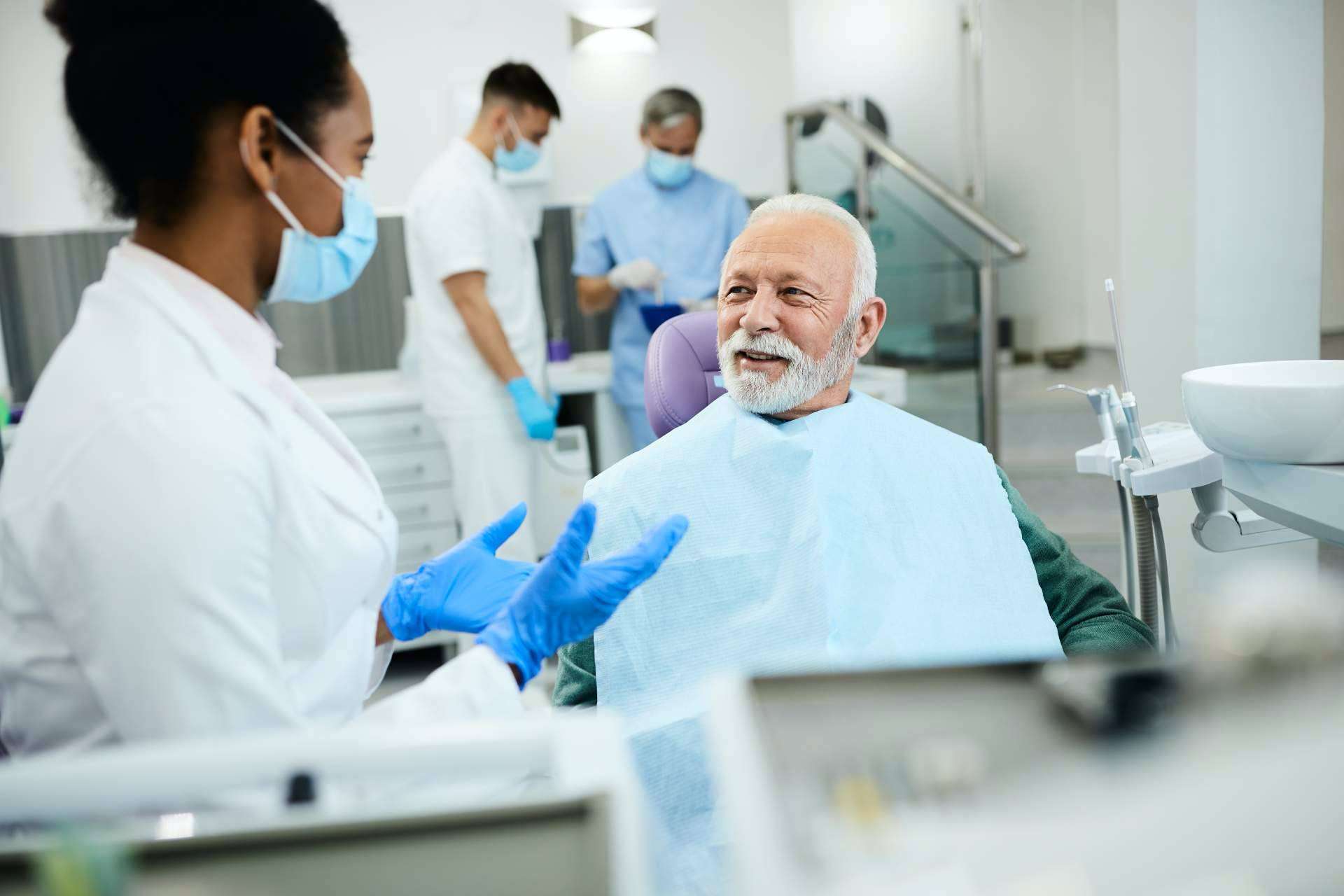 ¿Cuáles son los 5 consejos de Ascensium para mejorar el clima laboral en una clínica dental?