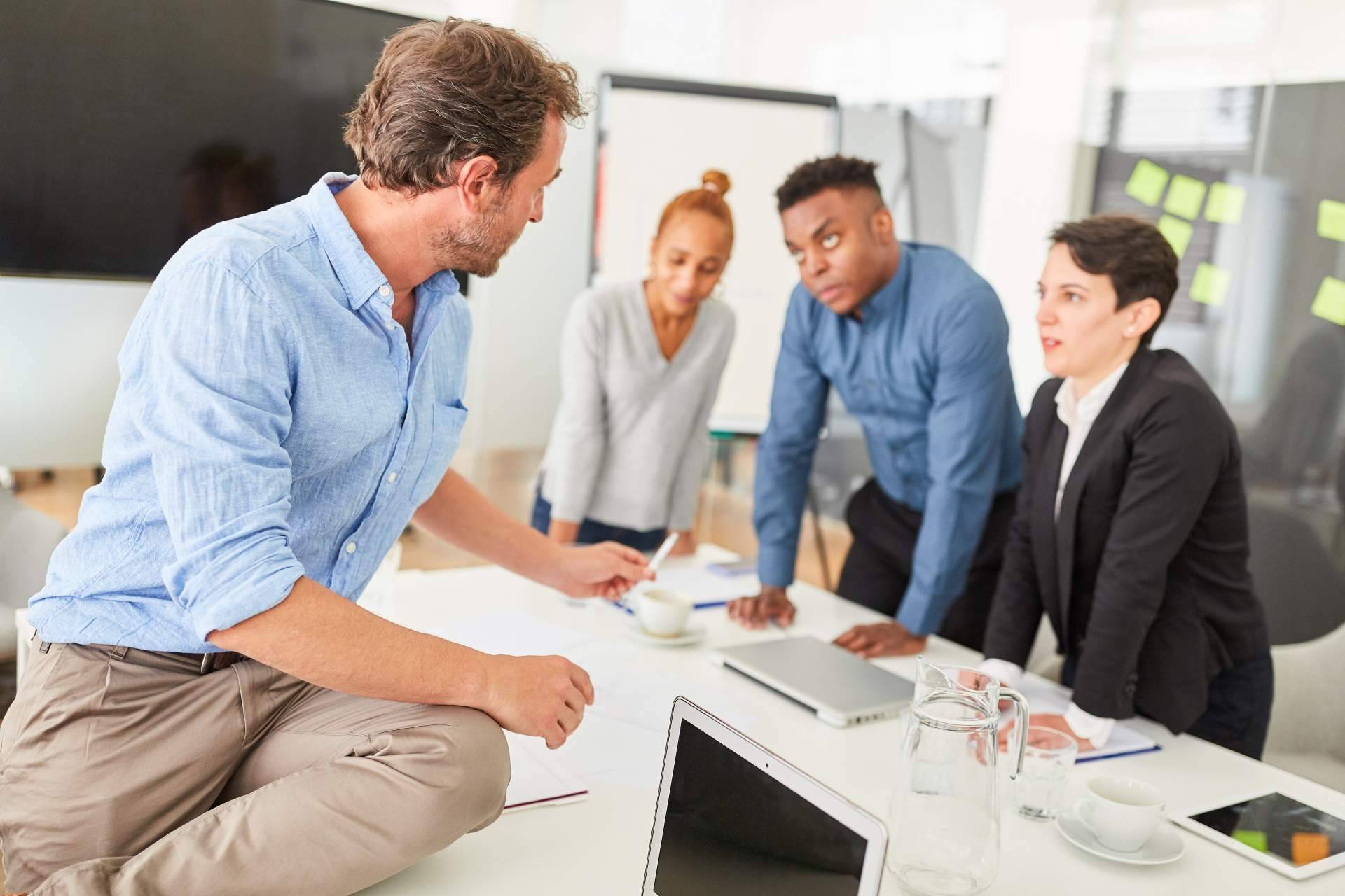Los líderes trabajan como agentes de cambio y catalizadores de transformación de la manera de dirigir las compañías