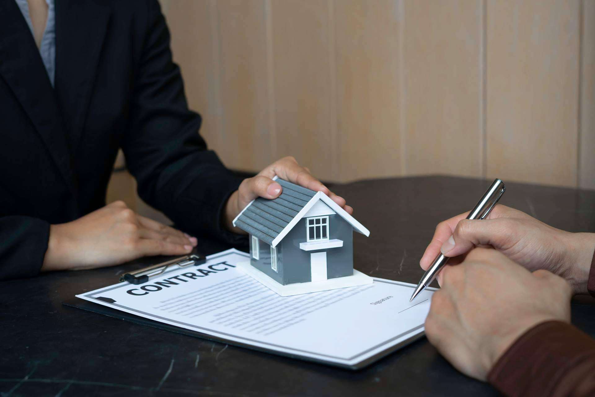 La inmobiliaria DAC Santiago ofrece asesoría y acompañamiento en el proceso de compraventa de un inmueble en Santiago de Compostela