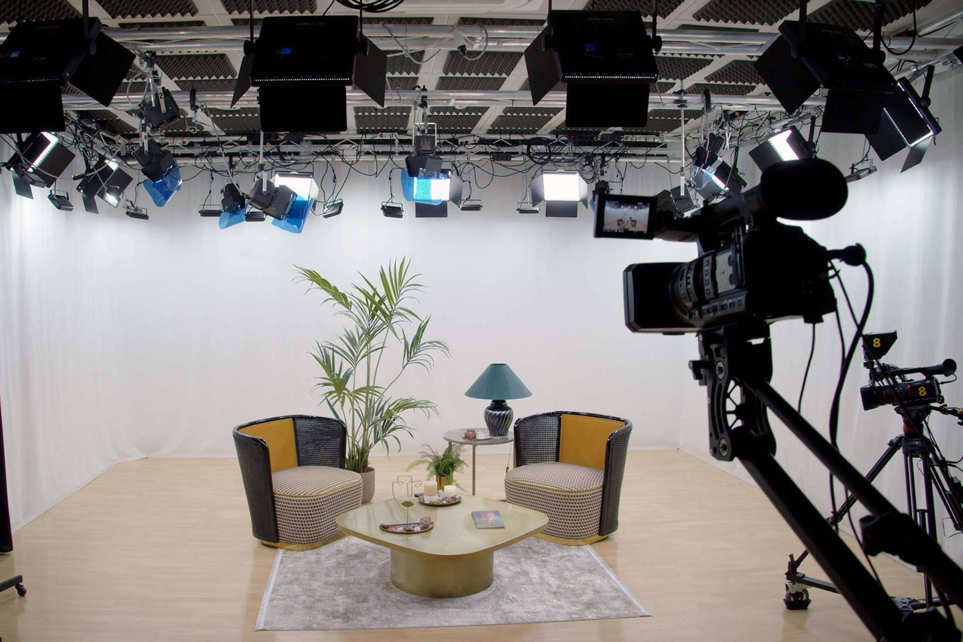 CMP, la destacada productora audiovisual de Excelencia Médica TV inaugura nuevo plató de televisión en Madrid