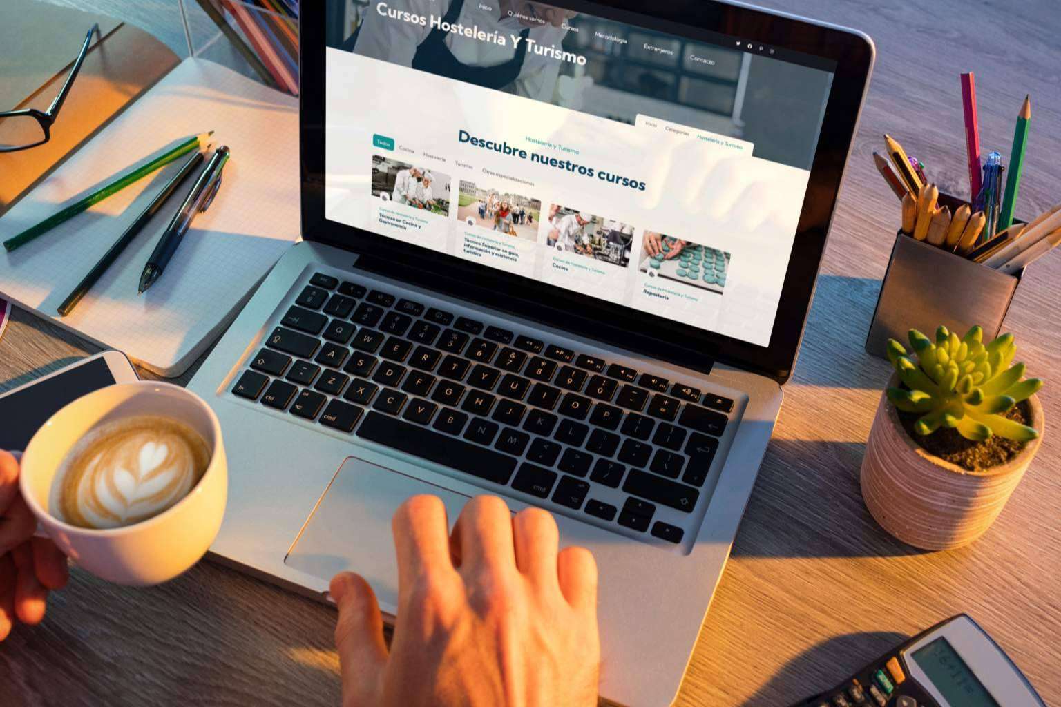 El Instituto de Estudios y Empleo ofrece cursos para trabajar en España