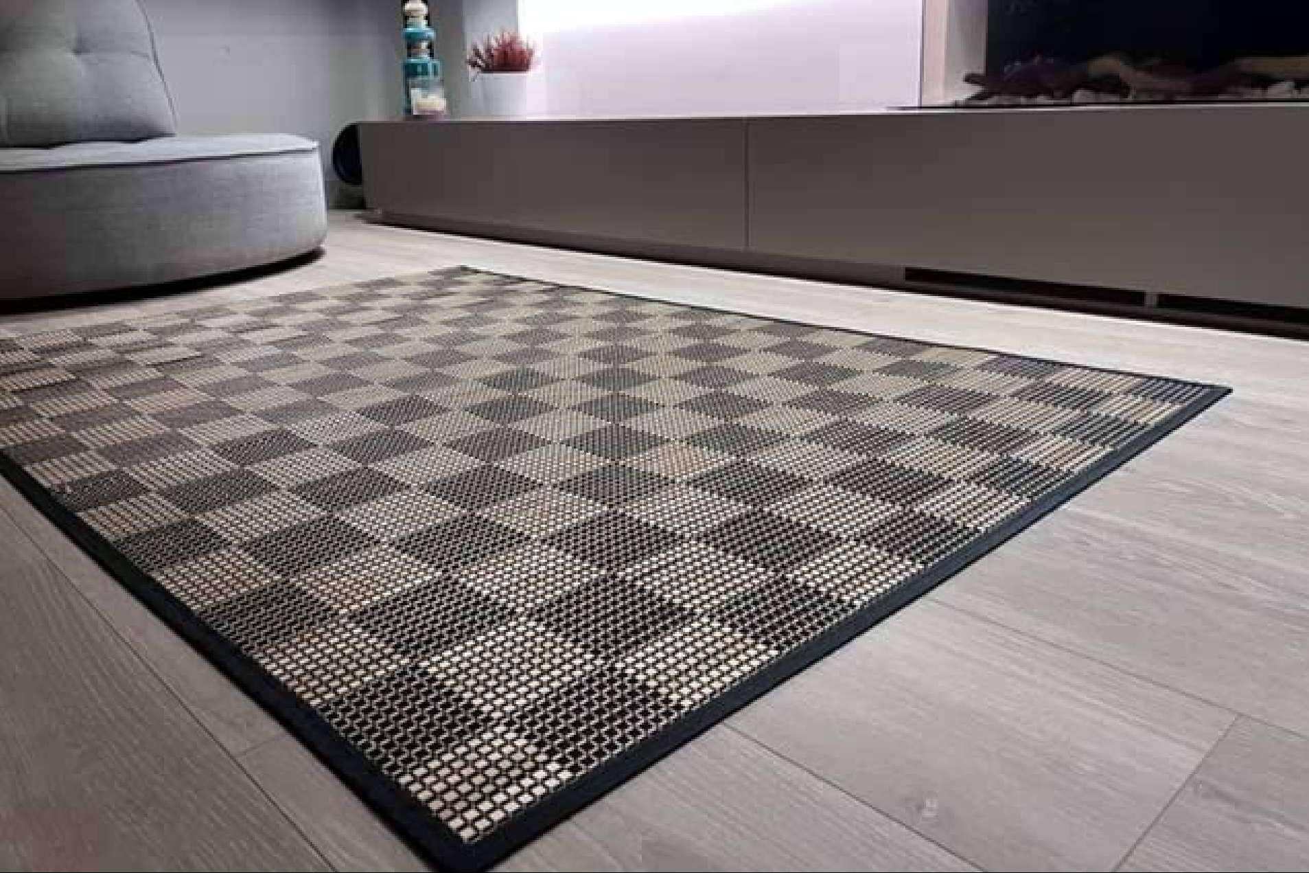 ¿Cuáles son los beneficios que aportan las alfombras de interior y exterior hechas de bambú y vinilo?