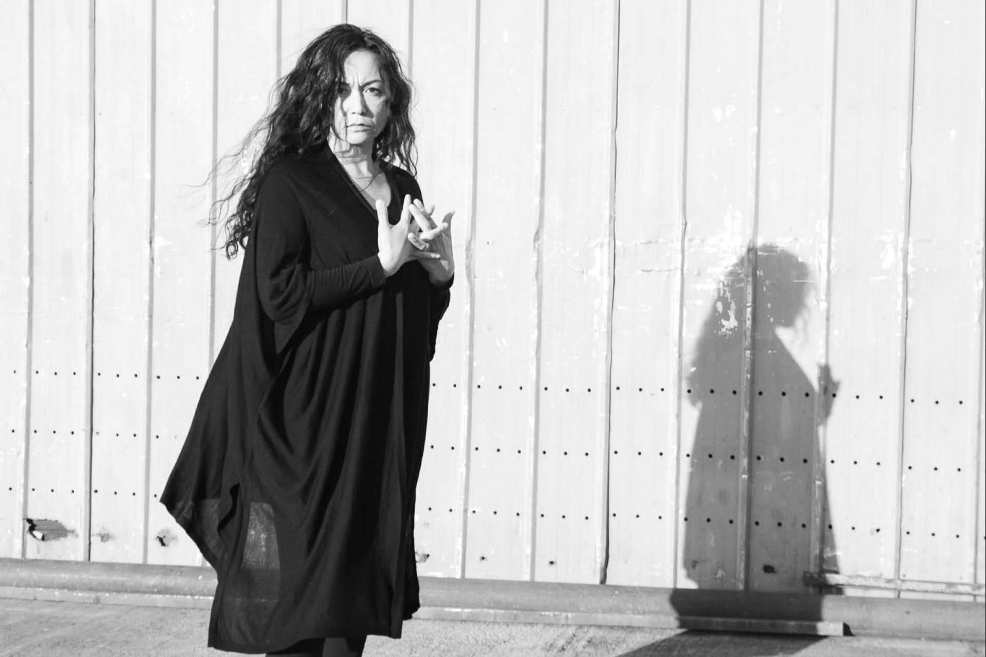 La artista textil, Claudia Wool, se muda desde la Patagonia a España para la creación de tapices inspirados en el Mediterráneo