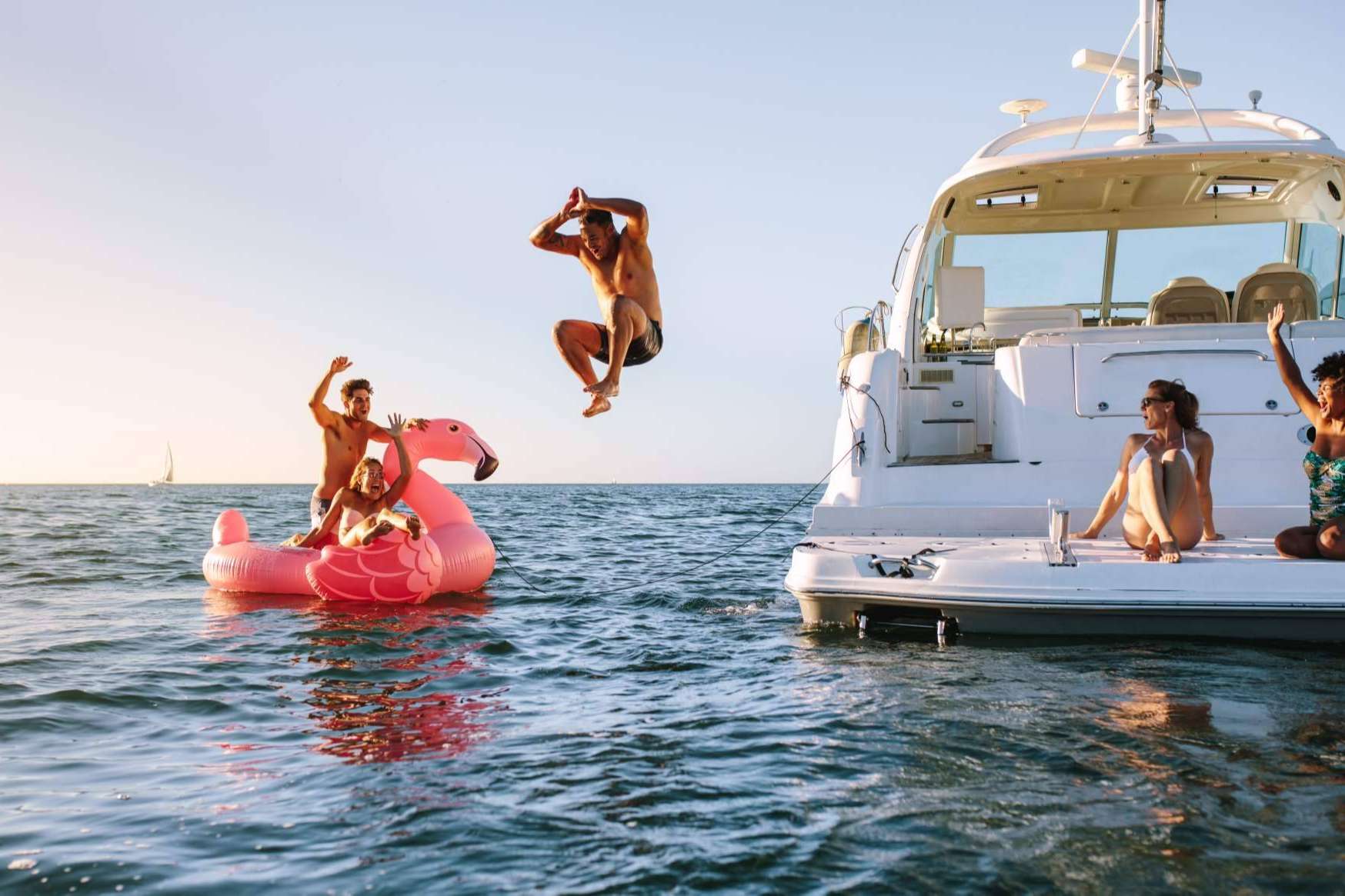Conocer las opciones de alquiler completo o por plazas para navegar en barco