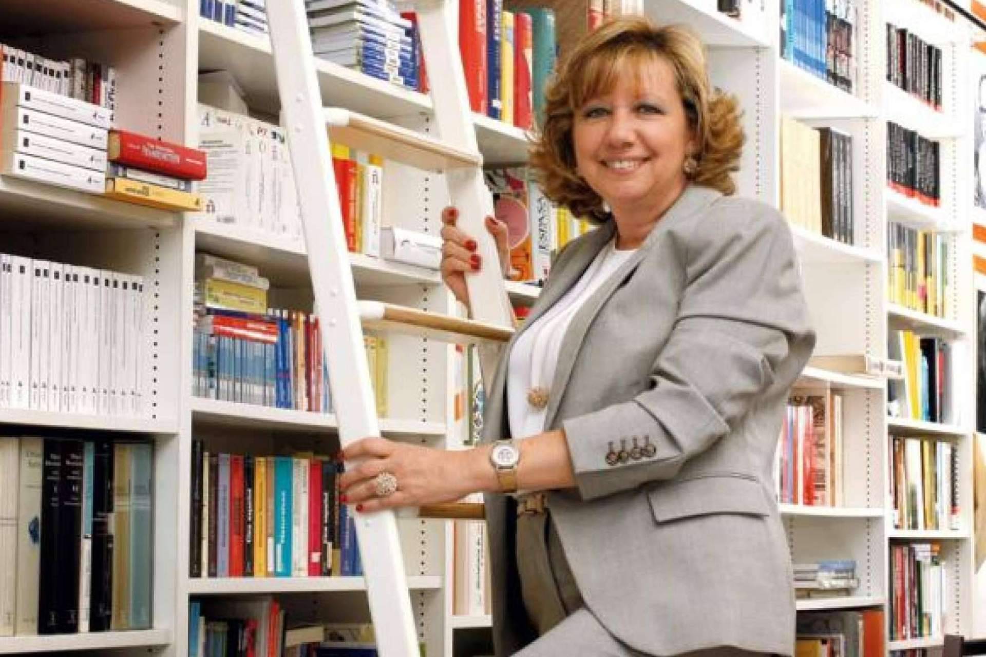 ‘Los presidentes en zapatillas y sus primeras damas’, publicado por la secretaria de los cinco primeros presidentes de la democracia y Círculo Rojo