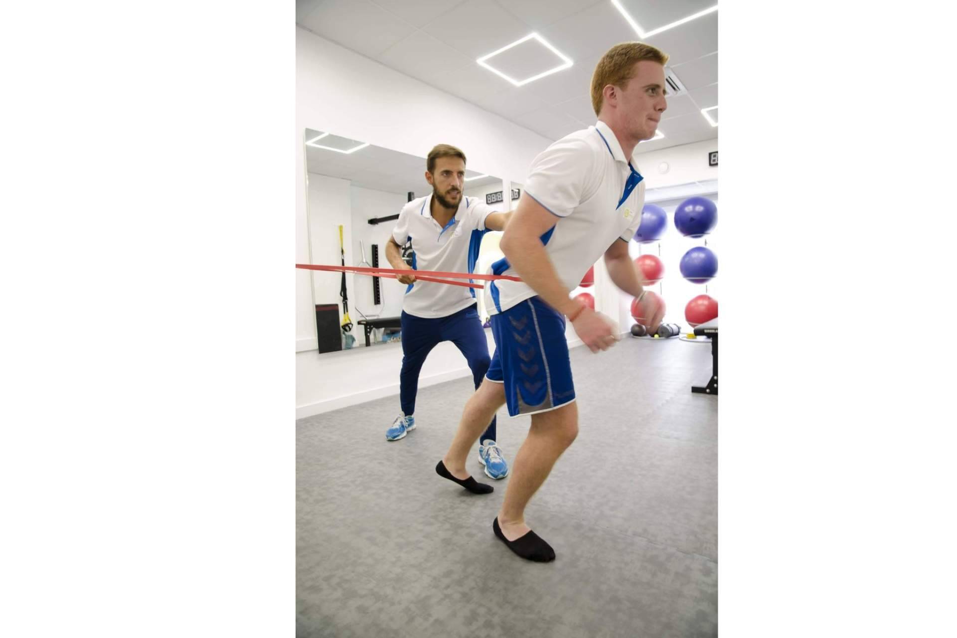 Fisioterapia y readaptación deportiva en el centro especializado Clínica Síntesis Center
