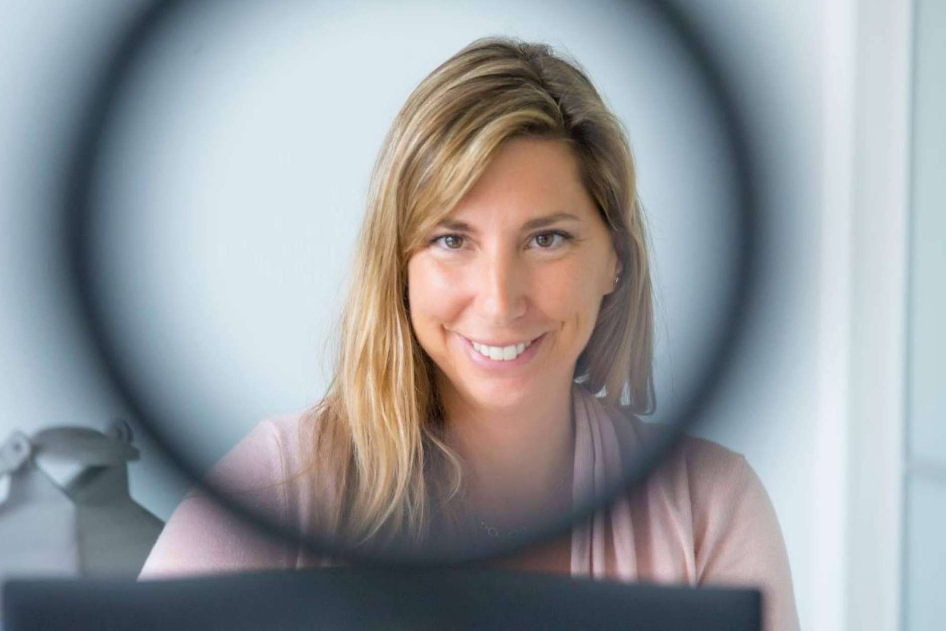 El puesto de community manager sanitario es una nueva profesión requerida por farmacias y clínicas