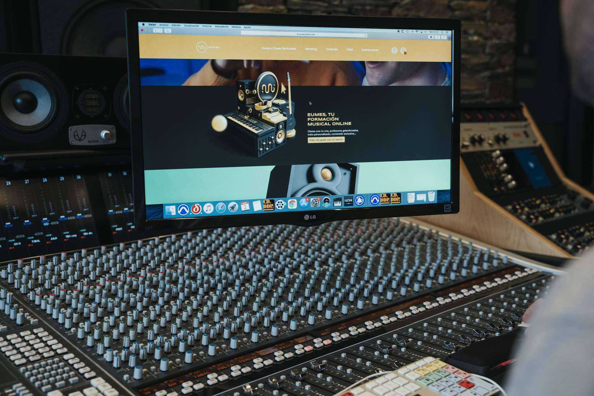 ¿Cuáles son las ventajas de la formación musical online?, de la mano de EUMES