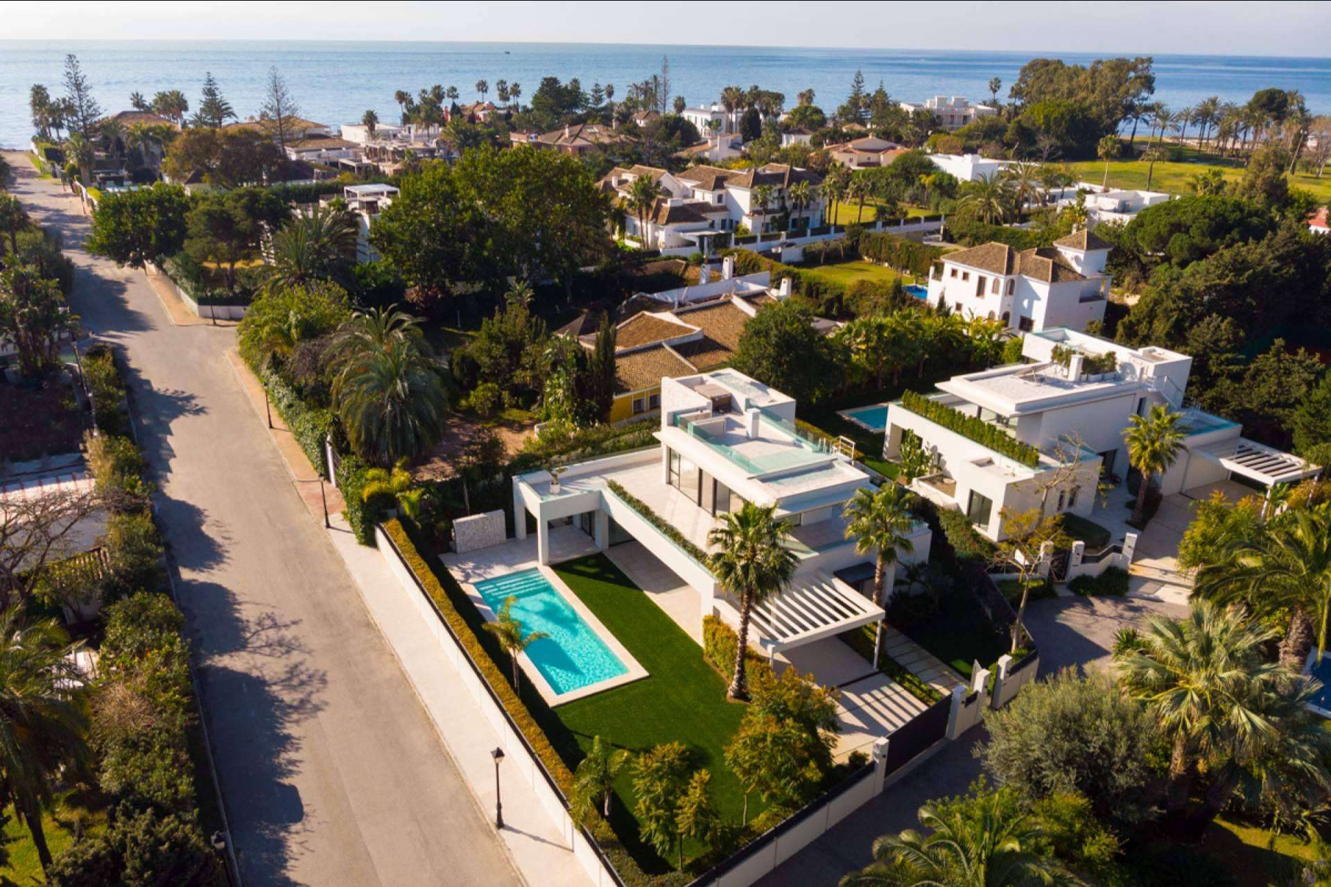 Adquirir viviendas de lujo en primera línea de mar en la Costa del Sol y Marbella de la mano de Zeuthen & Company