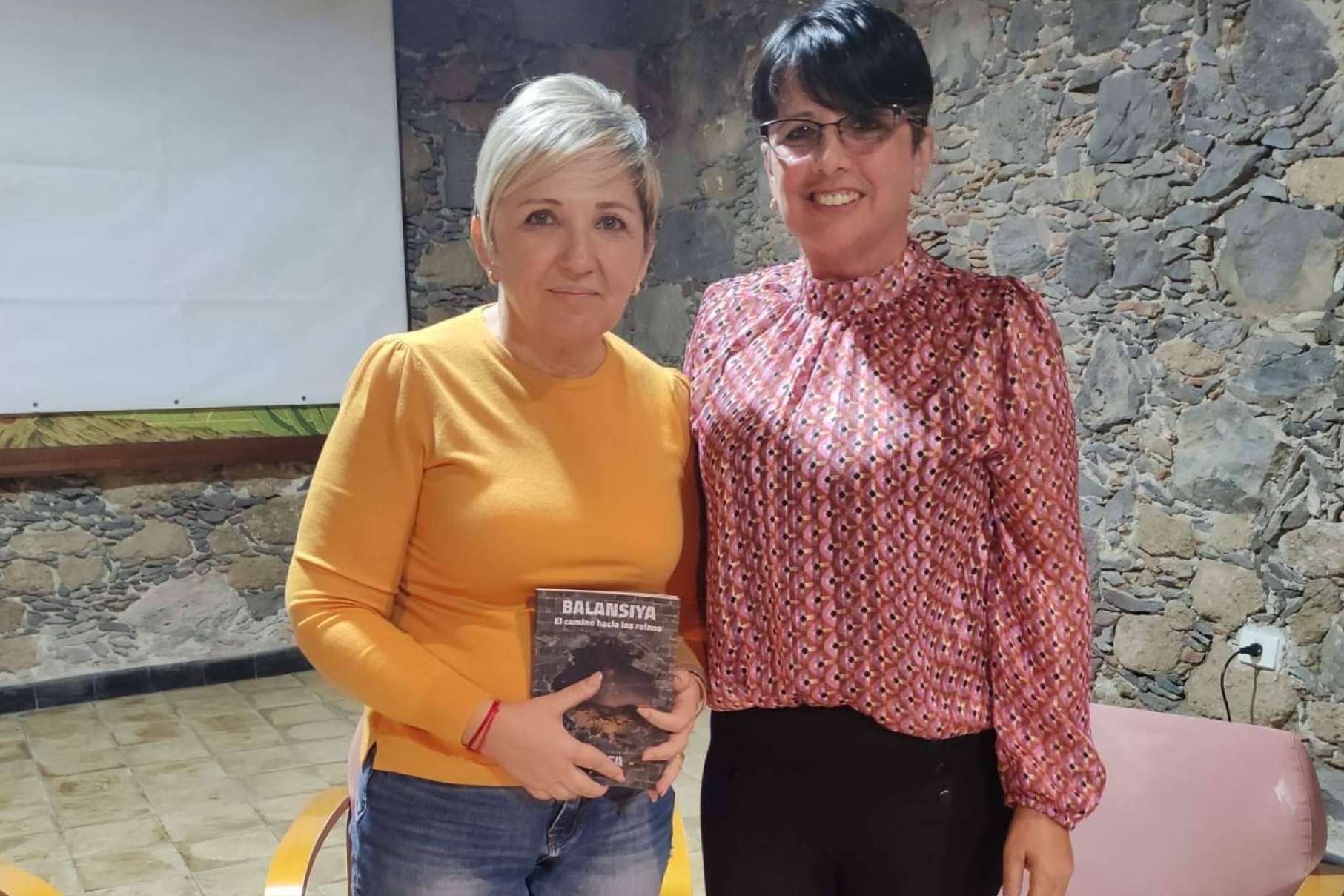 El Ayuntamiento de Buenavista del Norte promociona la cultura con la presentación de 'Balansiya, el camino hacia los reinos', de Teneca