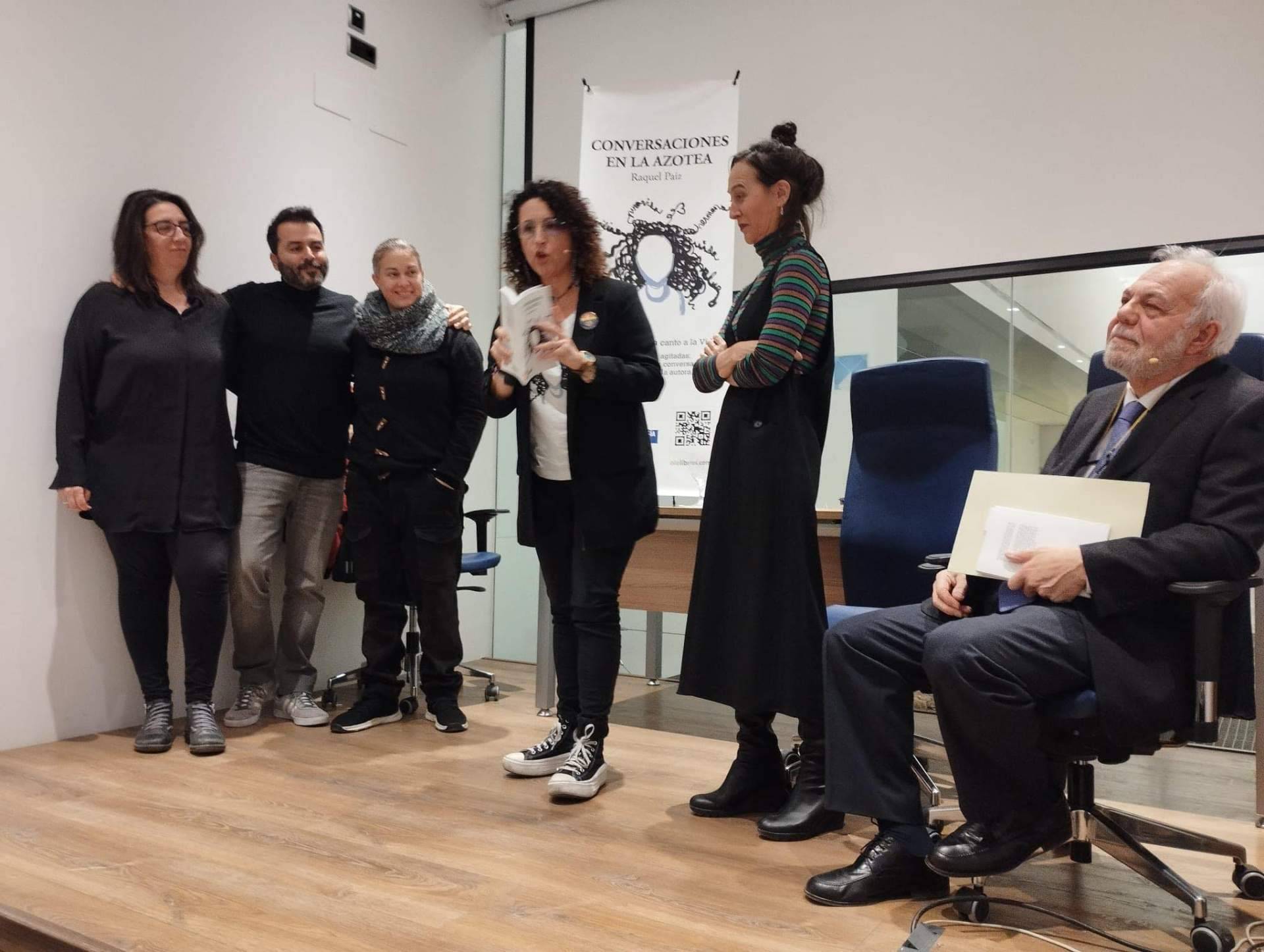 'Conversaciones en la azotea' de Raquel Paiz muestra su mundo interior y emocional