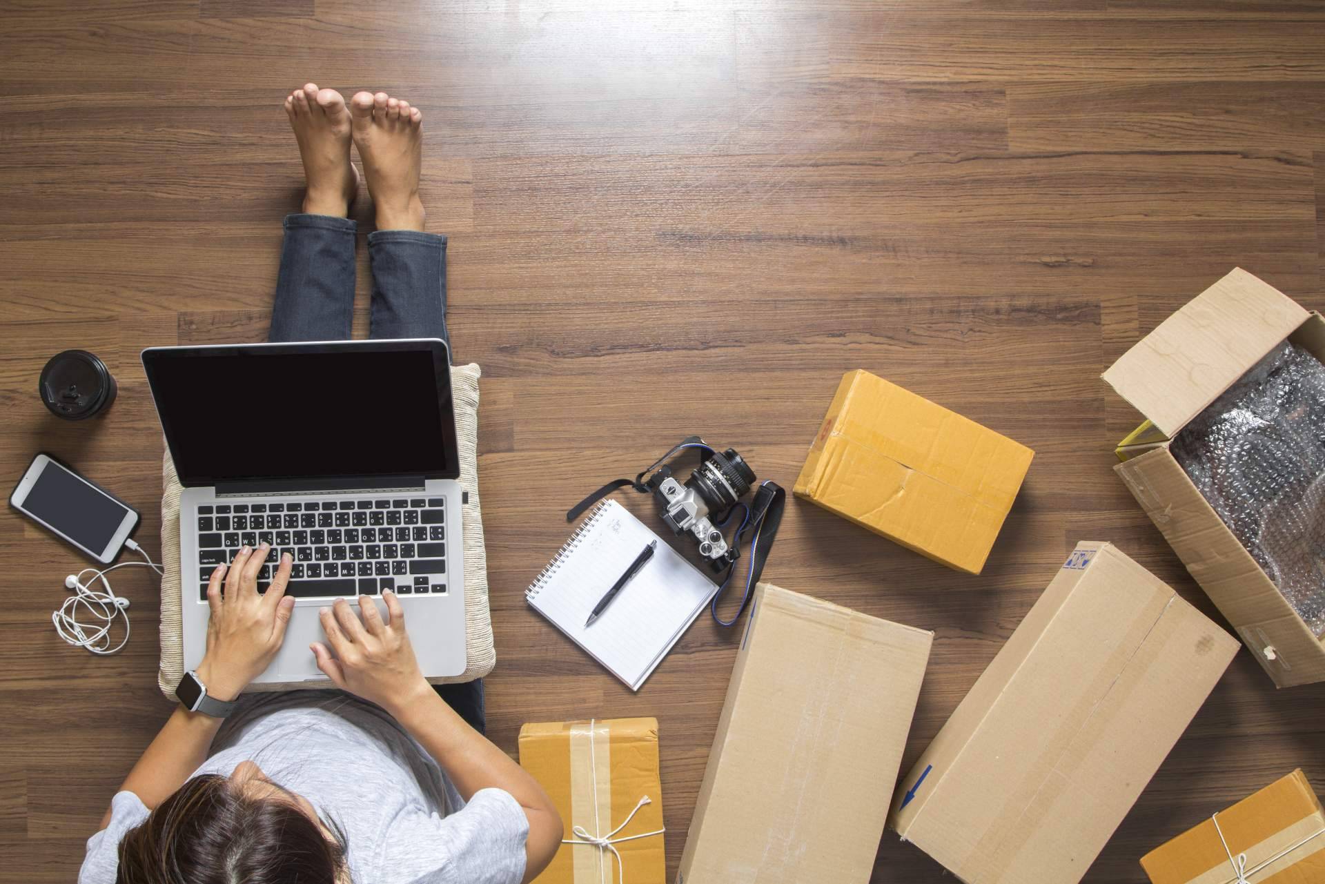 Crear tiendas en línea y emprender de forma online, a través de las cajas de devoluciones de Amazon