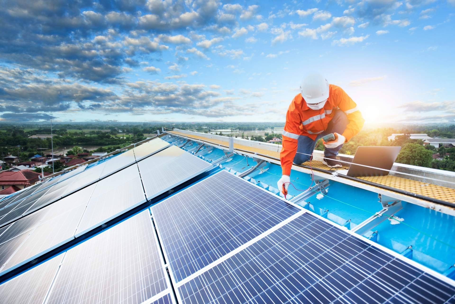 Las placas solares y la eficiencia energética