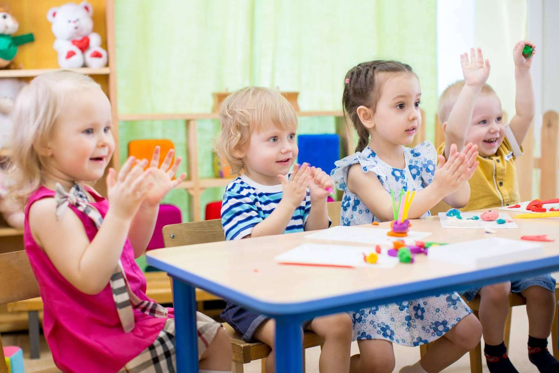 El mobiliario Montessori logra un ambiente ideal para fomentar el desarrollo de los niños pequeños