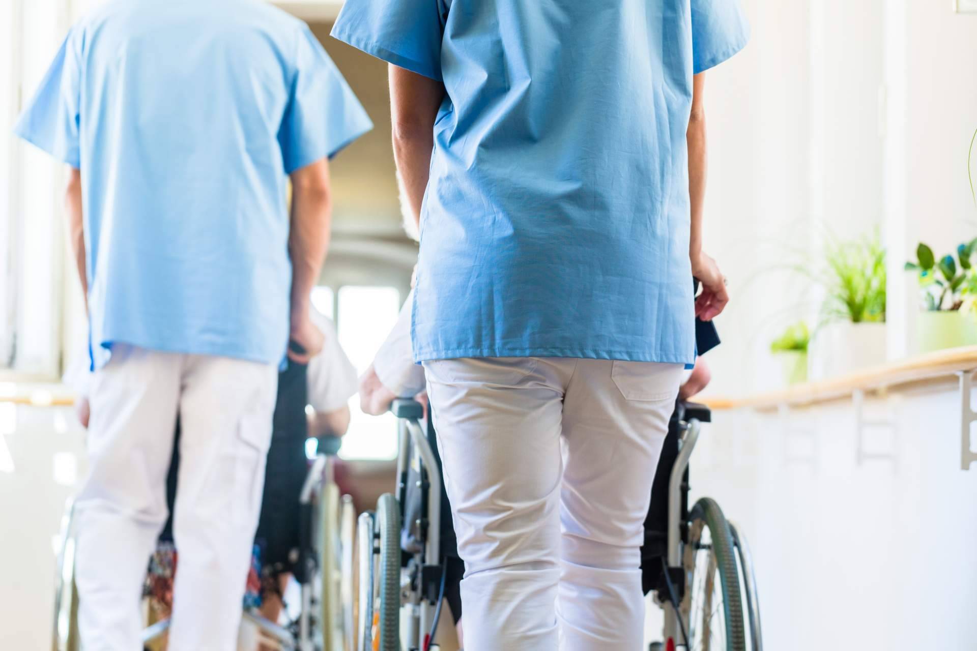 Seyer Hogar ofrece servicios de cuidado de personas mayores en Madrid por parte de un equipo cualificado