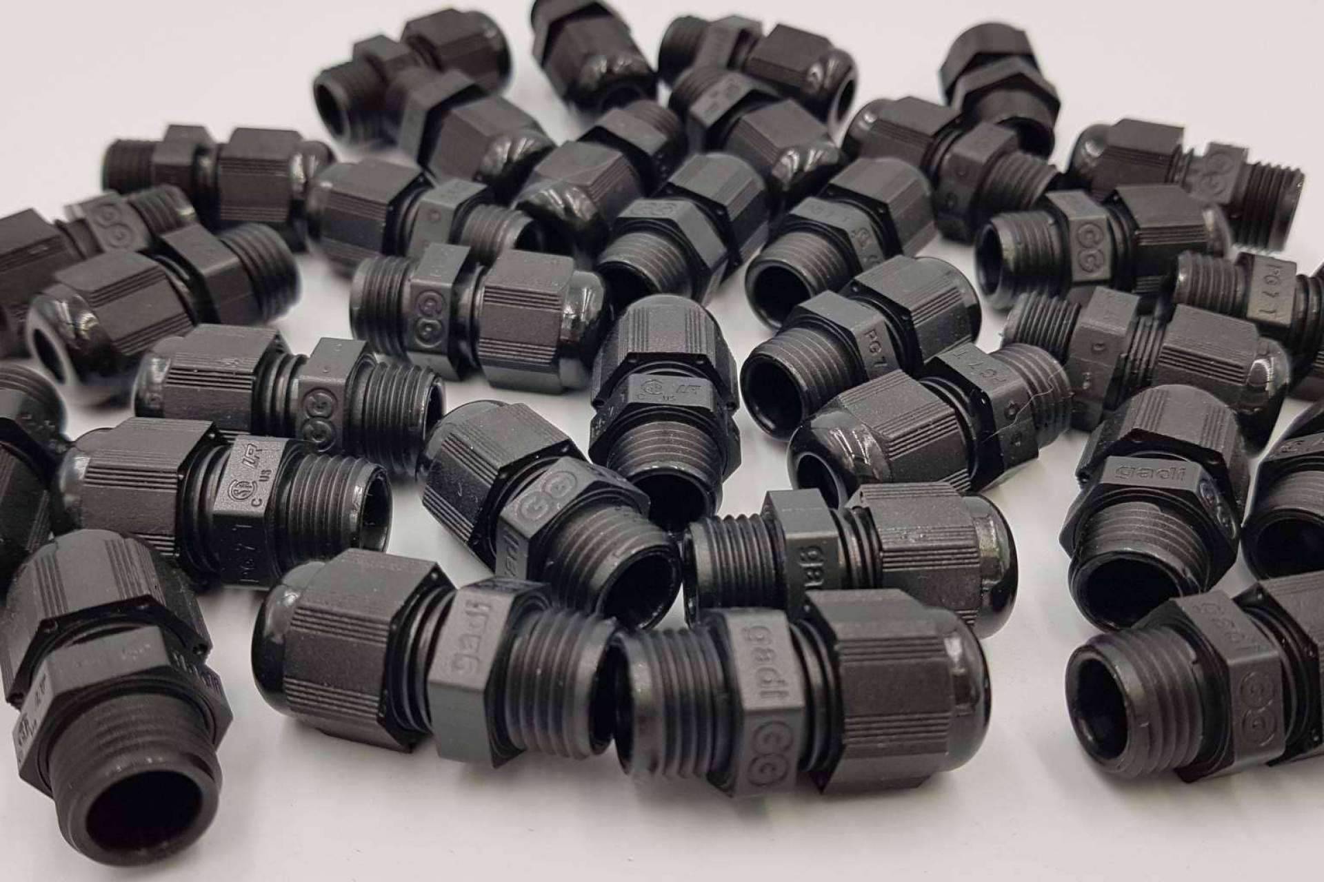 Infosolucion y las características de los prensaestopas para cables
