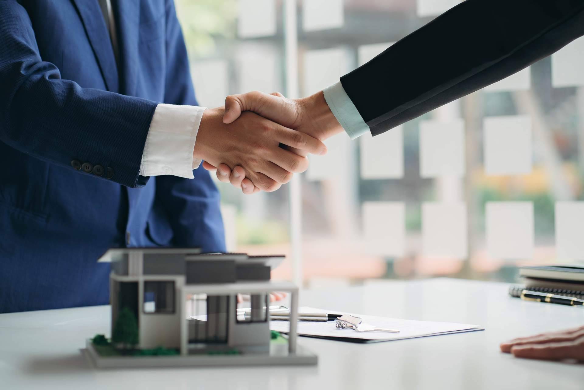 Los abogados de derecho inmobiliario en Barcelona de Cánovas Estudio Legal cuentan con más de 30 años de experiencia