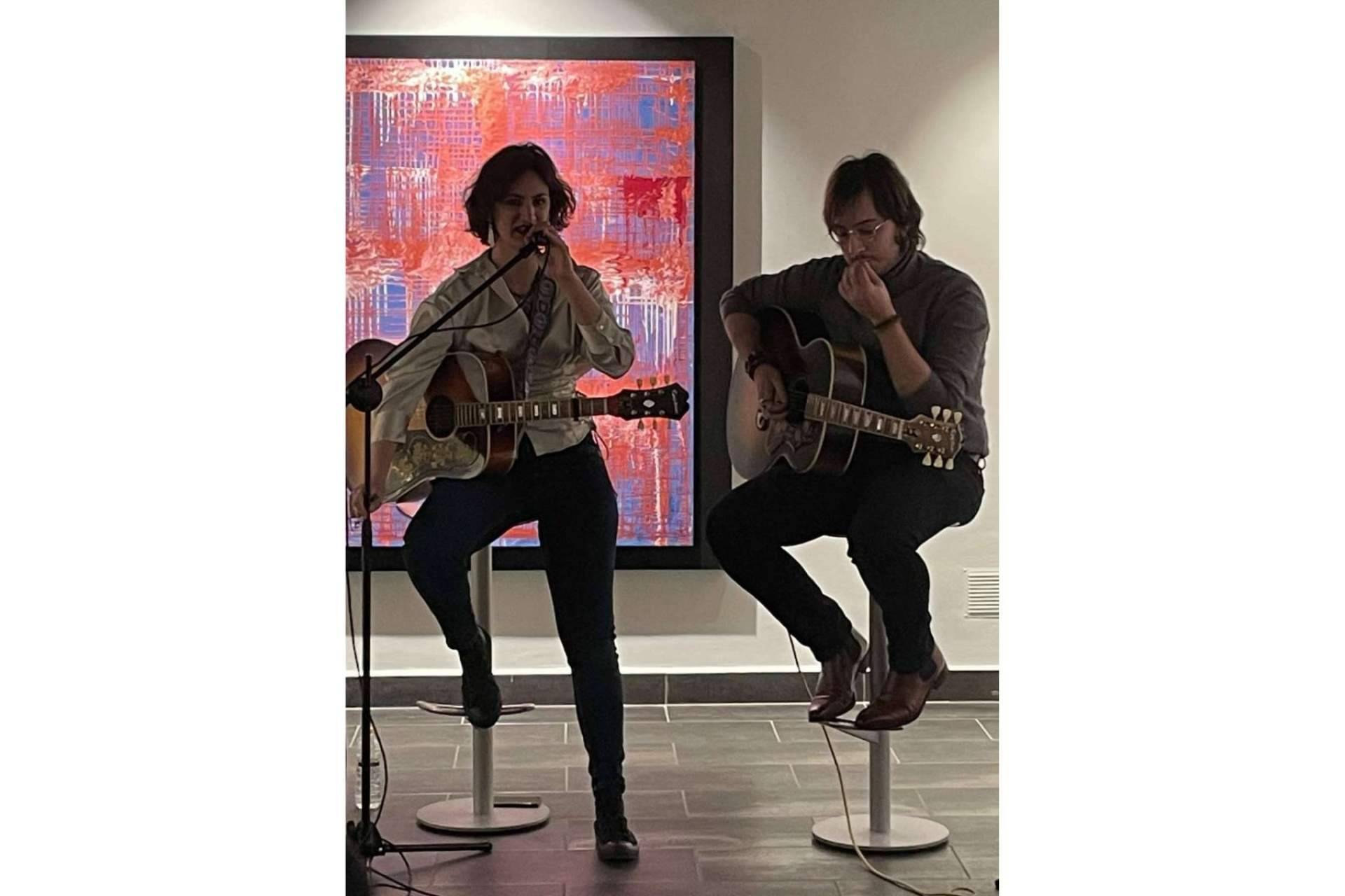 Luna de Marte acompaña a la muestra de arte ‘Contrapunto’ con un concierto en acústico