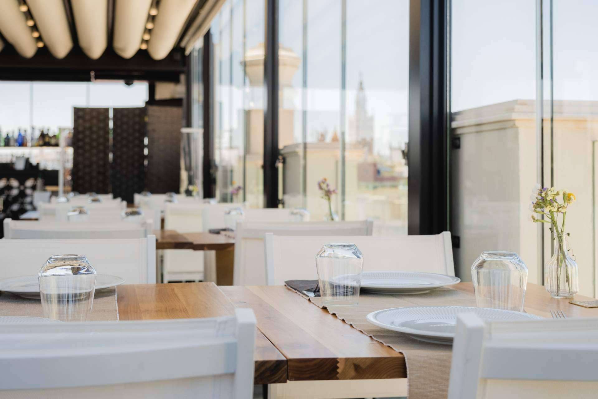 La opción ideal de restaurante con terraza en Sevilla, descubrir la magia de Recoveco