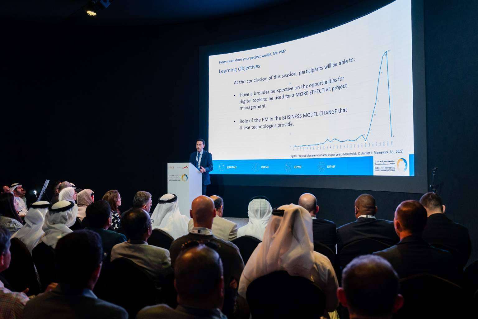 Carlos Pampliega explica la experiencia de Leapman en el Dubai International Project Management Forum